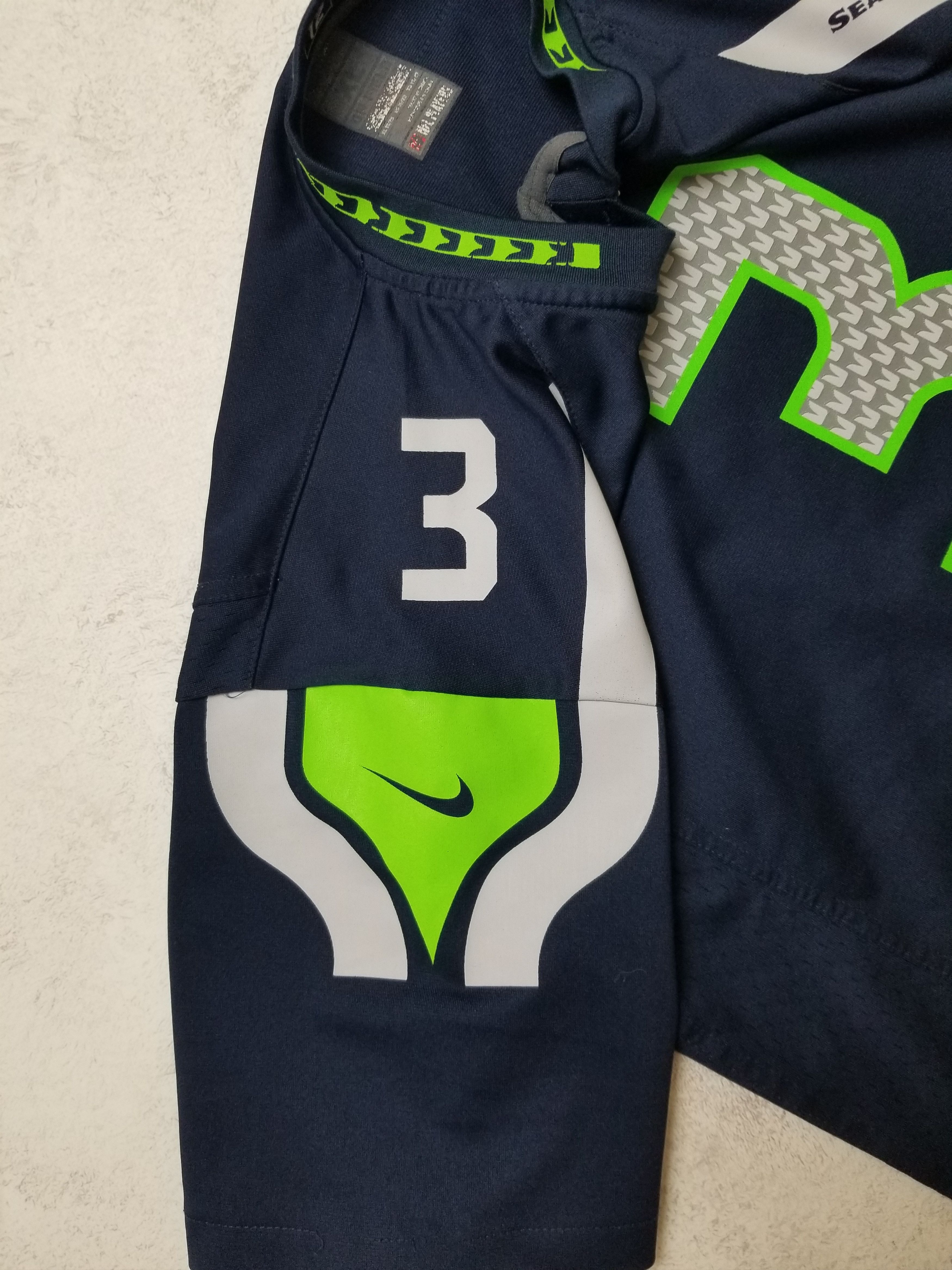 Nike Nike Russell Wilson Seattle Seahawks Jersey Youth XL Men's S Size US S / EU 44-46 / 1 - 15 Thumbnail