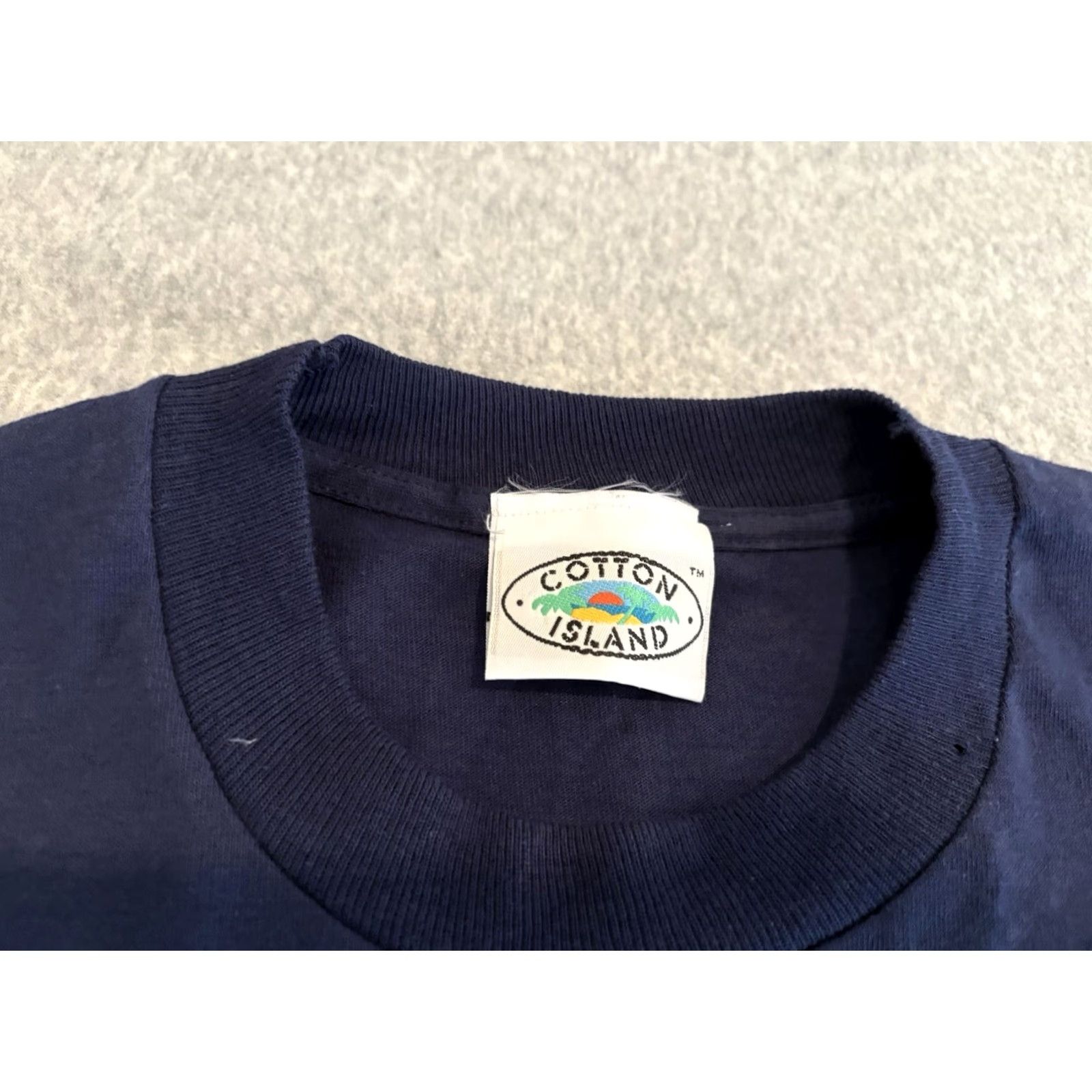 Fruit Of The Loom VINTAGE 1991 Cotton Island USA Flag Navy Blue Tee Shirt L 90s USA Men T-Shirt Short Sleeve Crew Neck Size US L / EU 52-54 / 3 - 2 Thumbnail