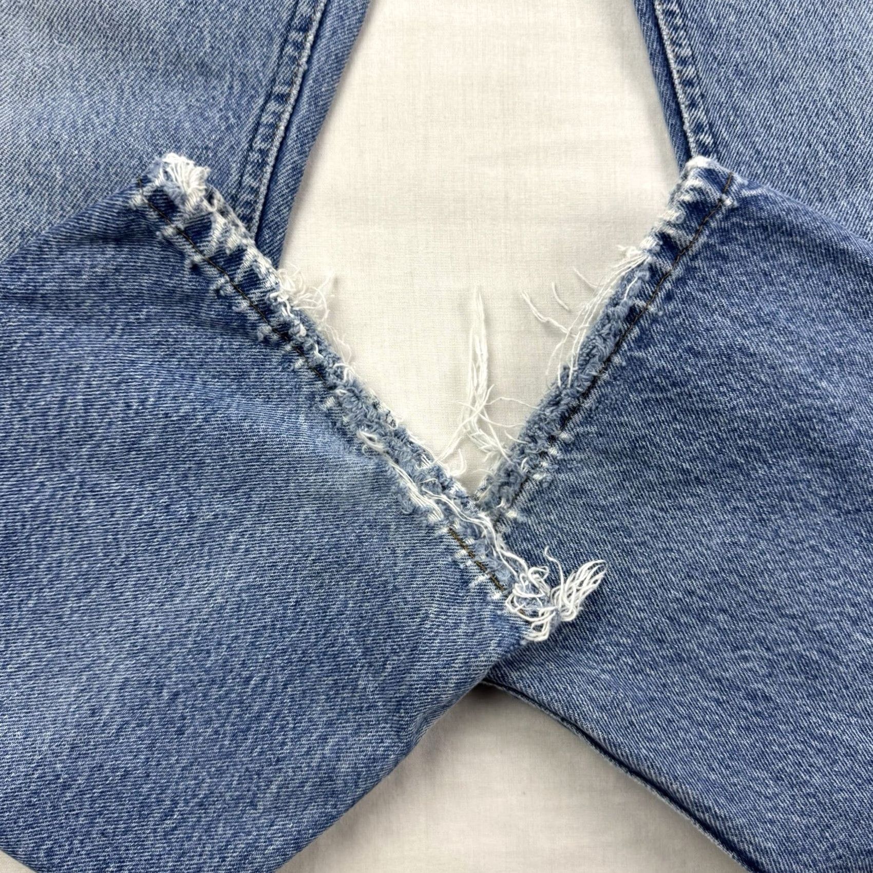 Lee VINTAGE Lee Jeans Men 36x32 Regular Straight USA Blue Cotton 1980s-90s, Worn, Thrashed, Zip, Inseam 32, Made in USA, Leather Patch, Hipster Size US 36 / EU 52 - 2 Thumbnail