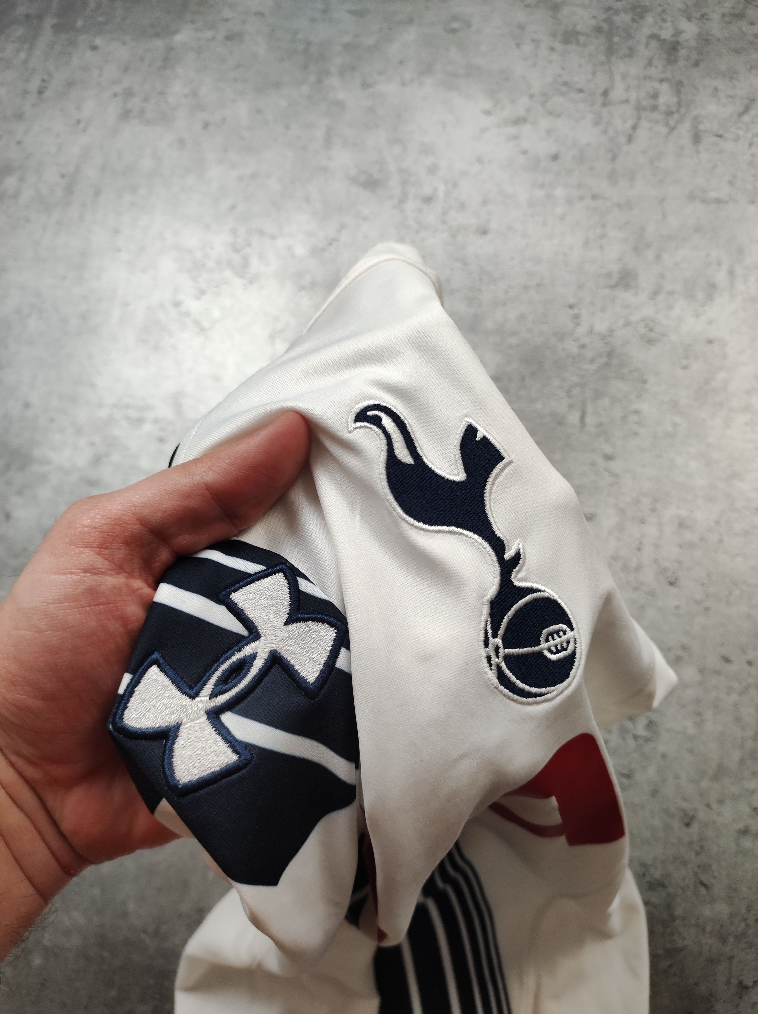 Vintage Tottenham London Hotspurs 2015/16 Home Under Armour Jersey Size US S / EU 44-46 / 1 - 7 Thumbnail