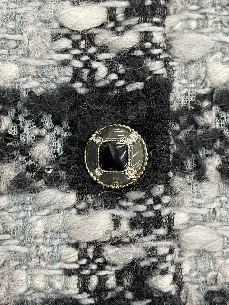 Chanel Chanel Gray tweed plaid vest jacket Size XS / US 0-2 / IT 36-38 - 2 Thumbnail