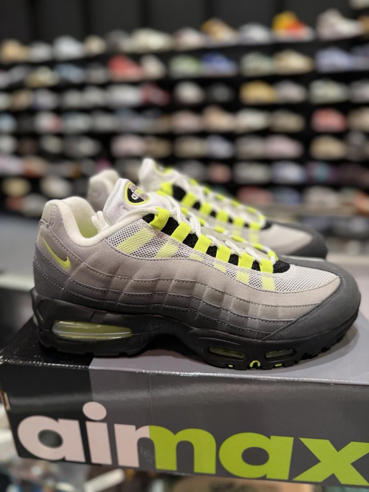 Nike Size 10 - Nike Air Max 95 OG 2025/2026 Neon (HM4740 001) Size US 10 / EU 43 - 2 Thumbnail