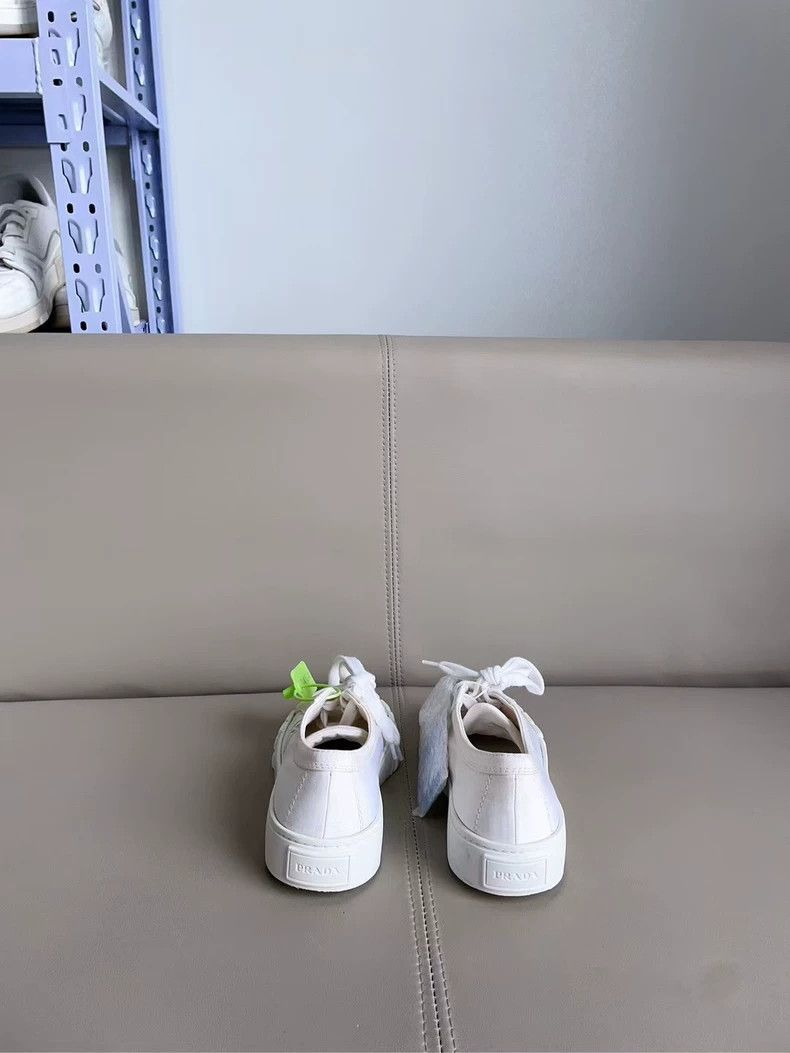 Prada Prada Sneakers Size 37 in Excellent Condition-2506 Size US 7 / IT 37 - 2 Thumbnail