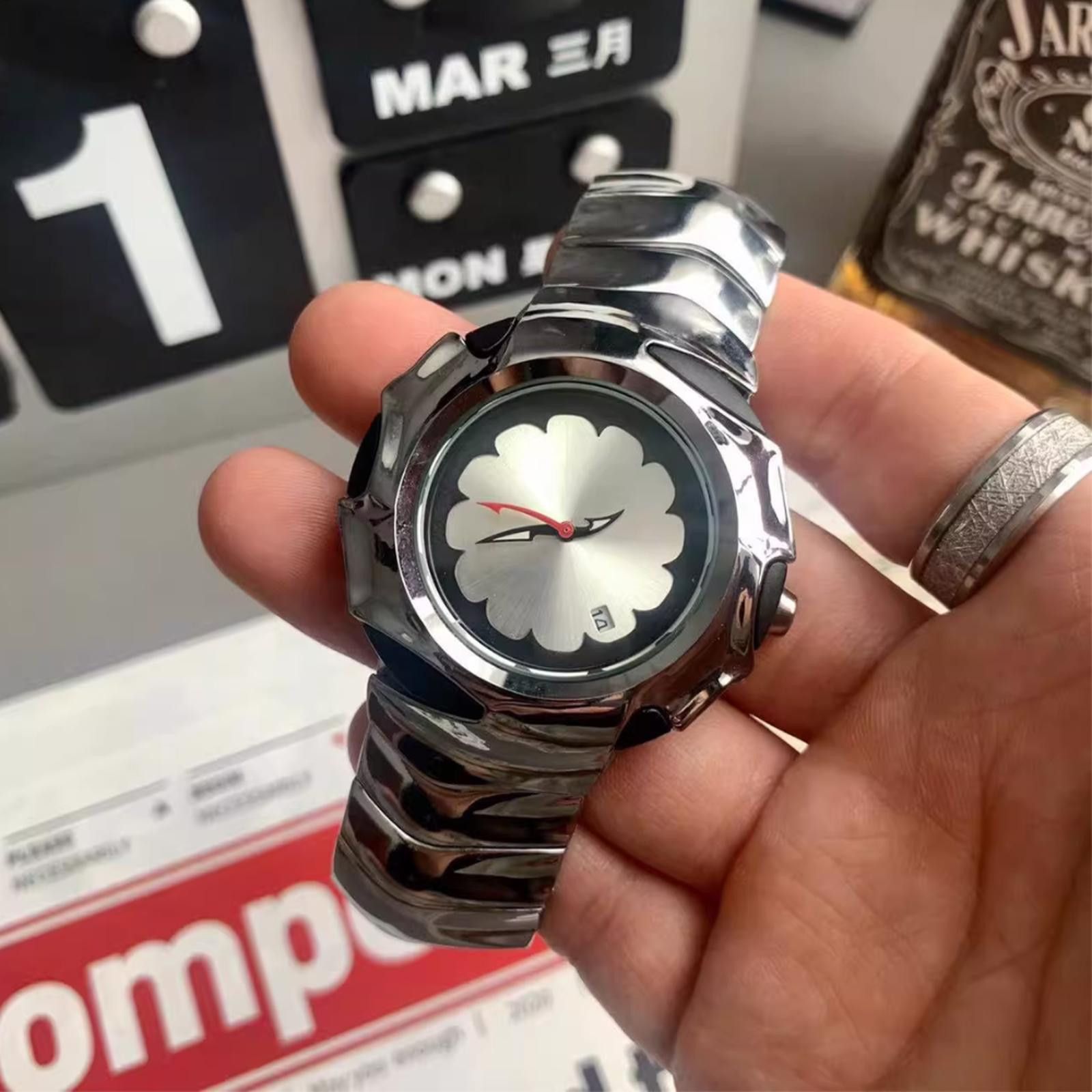 Vintage Blade Quartz Watch – Irregular Strap Size ONE SIZE - 2 Thumbnail