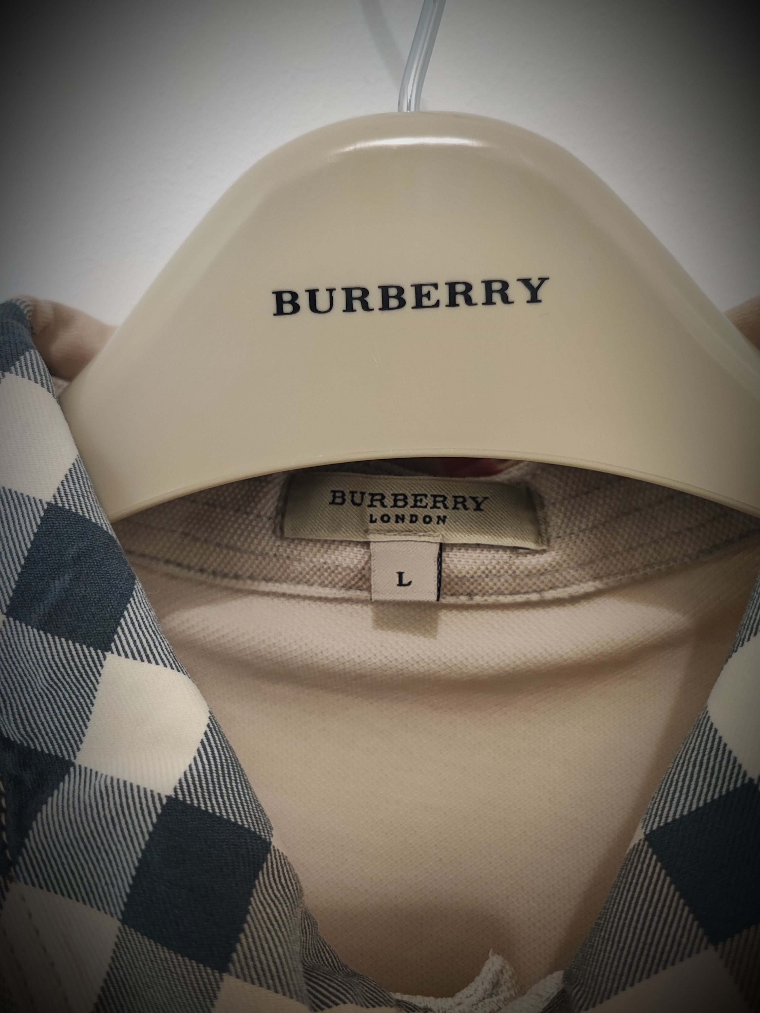 Burberry 🔥 Burberry Polo size L Beige 🔥 Size US L / EU 52-54 / 3 - 3 Thumbnail