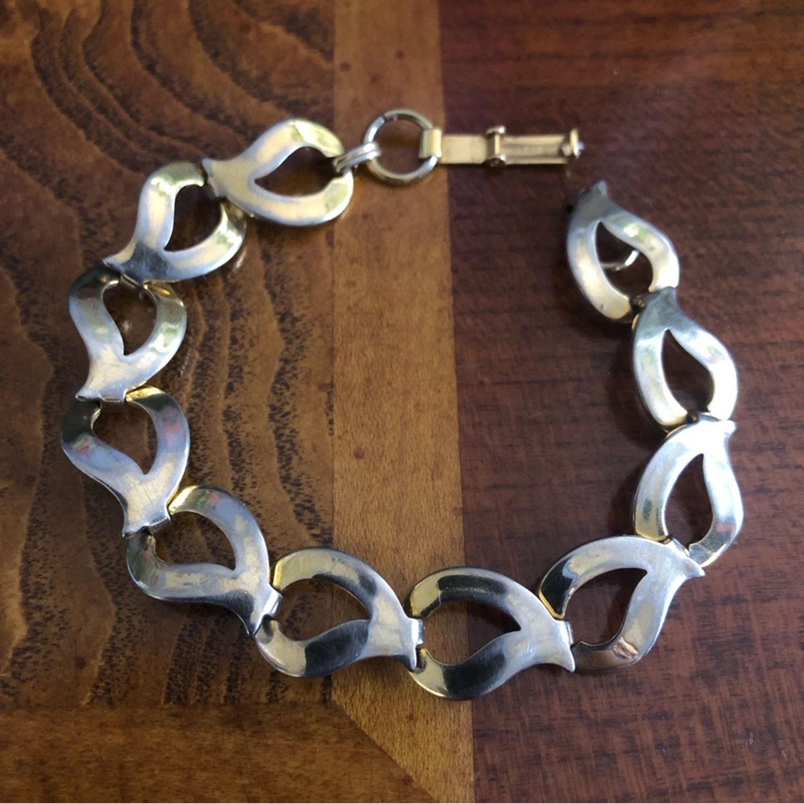 Vintage Vintage 70s gold plated teardrop swirl link bracelet Size ONE SIZE - 1 Thumbnail