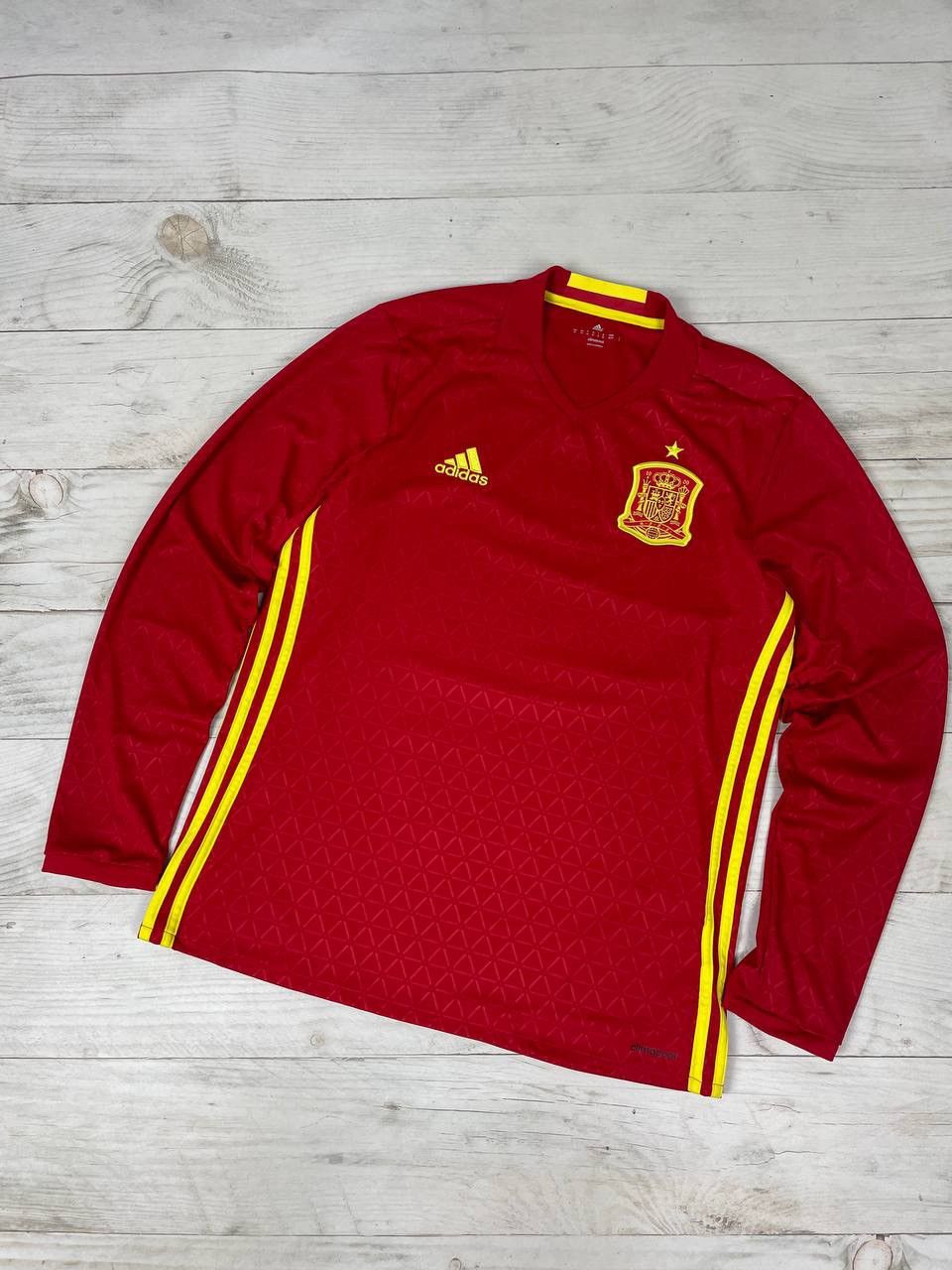 Adidas Adidas Spain 2016 2017 Home Shirt Long Sleeve Jersey Size US M / EU 48-50 / 2 - 1 Thumbnail