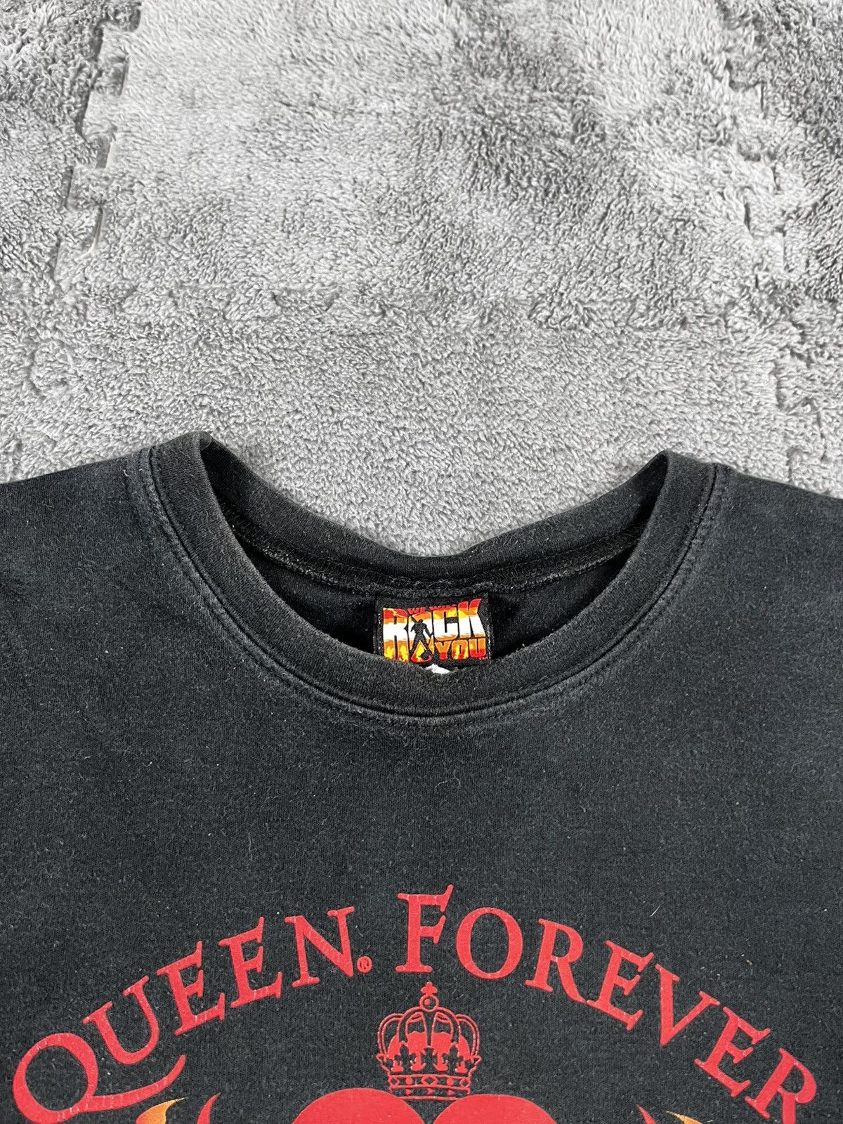 Band Tees Vintage Queen Forever Rock Faded Trashed Tee Big Logo Size US XL / EU 56 / 4 - 5 Thumbnail