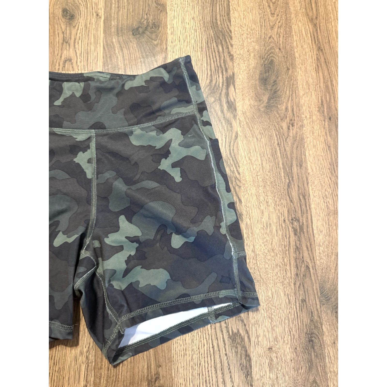 Tek Gear Tek Gear Workout Gear Shorts Womens Medium Green Black Camouflage Bike Shorts Size 32" / US 10 / IT 46 - 4 Thumbnail