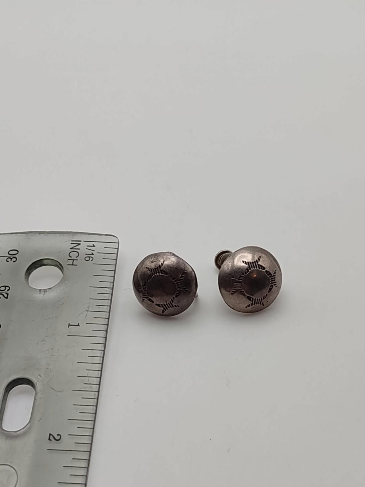 The Unbranded Brand Vintage Sterling Silver Etched Star Dome Screw Back Earrings Size ONE SIZE - 4 Thumbnail