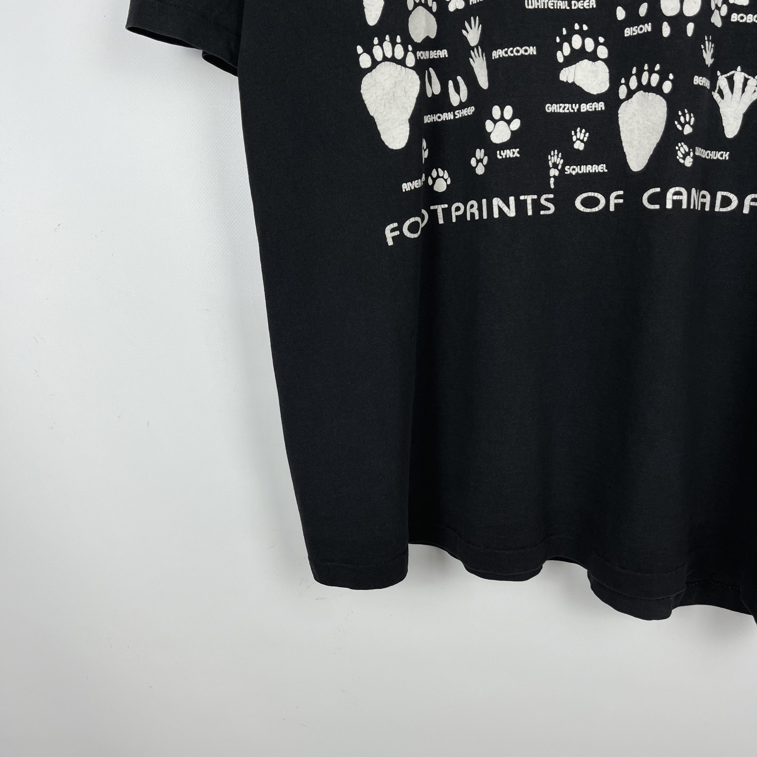 Arts & Science Vintage Footprints Of Canada Art Nature T Shirt 90’s Size US XL / EU 56 / 4 - 4 Thumbnail