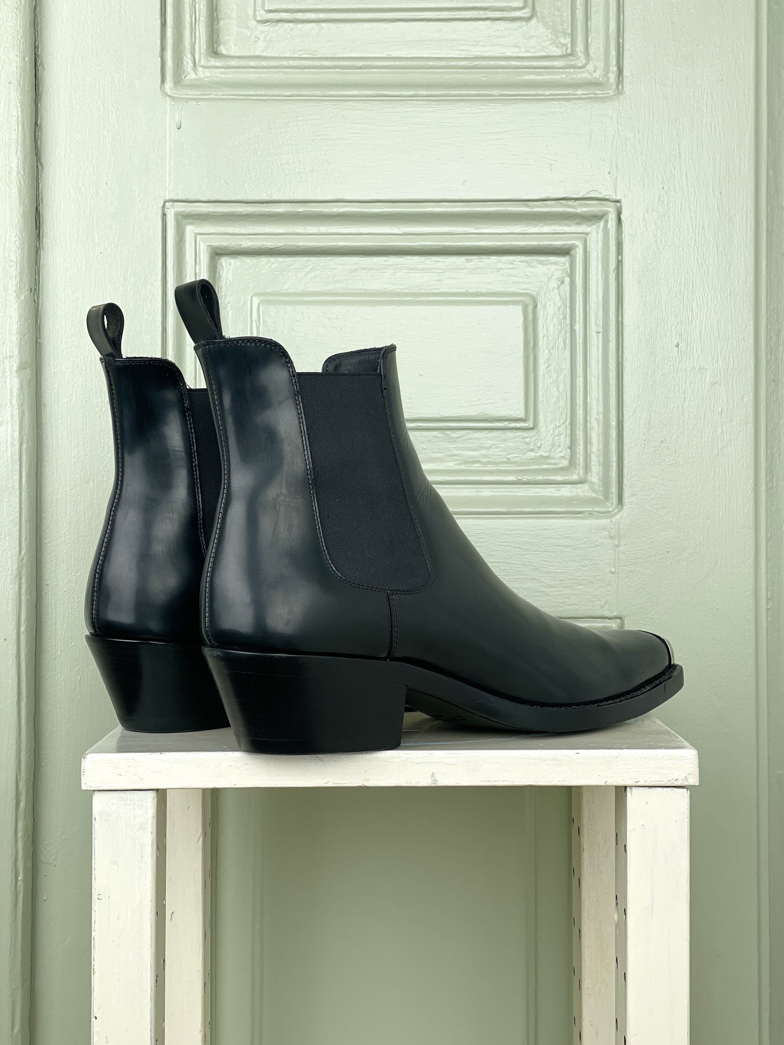 Calvin klein metal toe boots deals