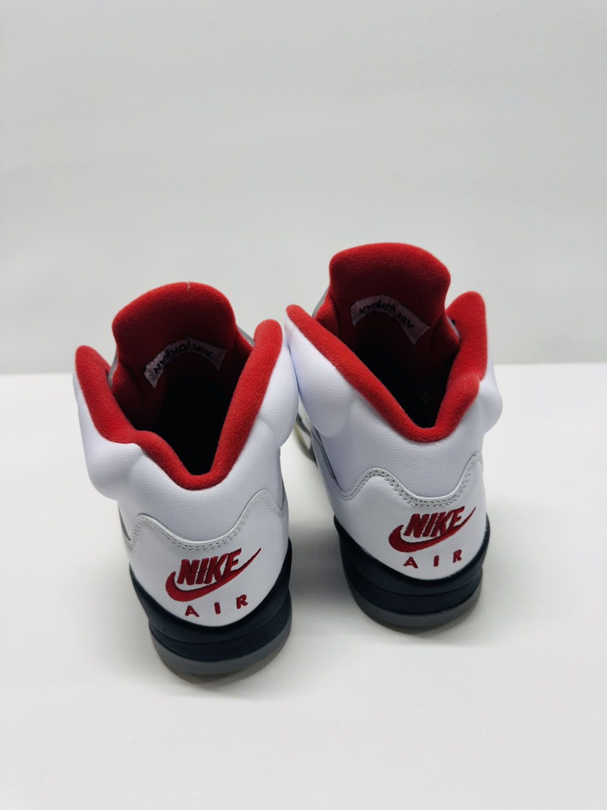 Jordan Brand Nike Air Jordan 5 Retro (GS) True White/Fire Red-Black Size US 5.5 / EU 38 - 5 Thumbnail