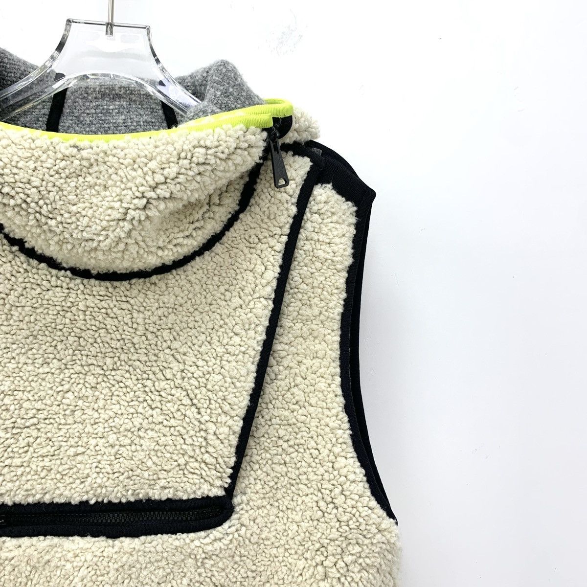 Louis Vuitton Louis Vuitton Beige Hooded Fleece Sleeveless Vest Coat K26WX Size L / US 10 / IT 46 - 3 Thumbnail