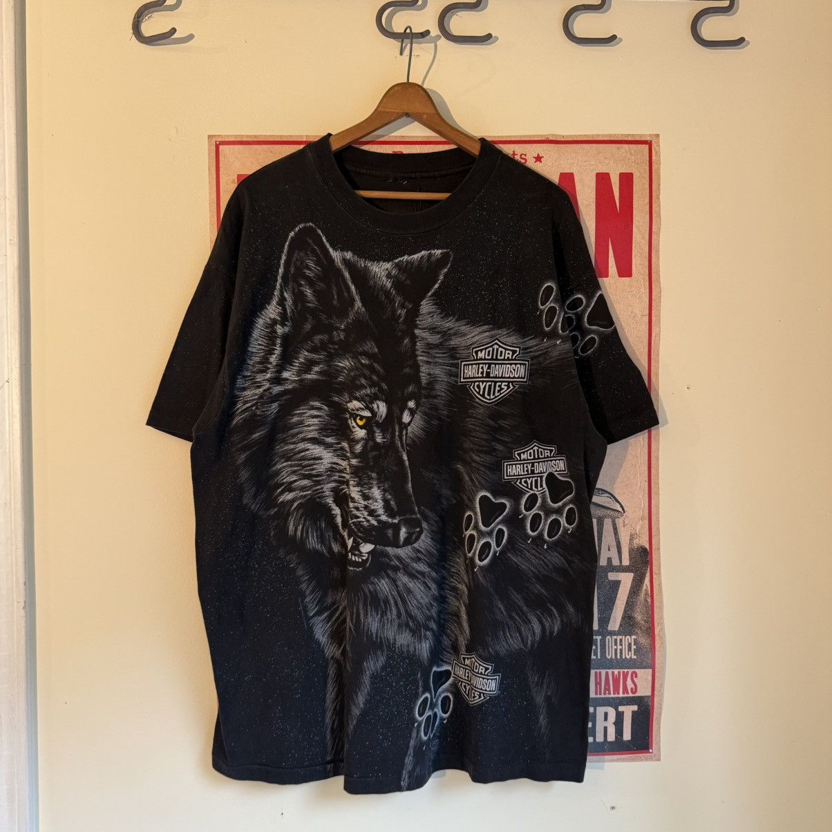 Harley Davidson Vintage Harley Davidson AOP Wolf Graphic 1994 TShirt Size US XL / EU 56 / 4 - 1 Thumbnail