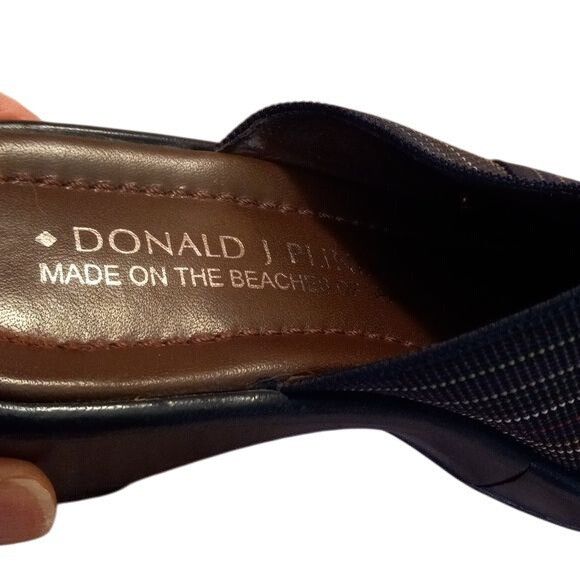 Donald Pliner Donald J Pliner Size 6 M Womens Black Wedge Sandals Crisscro Size US 8 / IT 38 - 6 Thumbnail