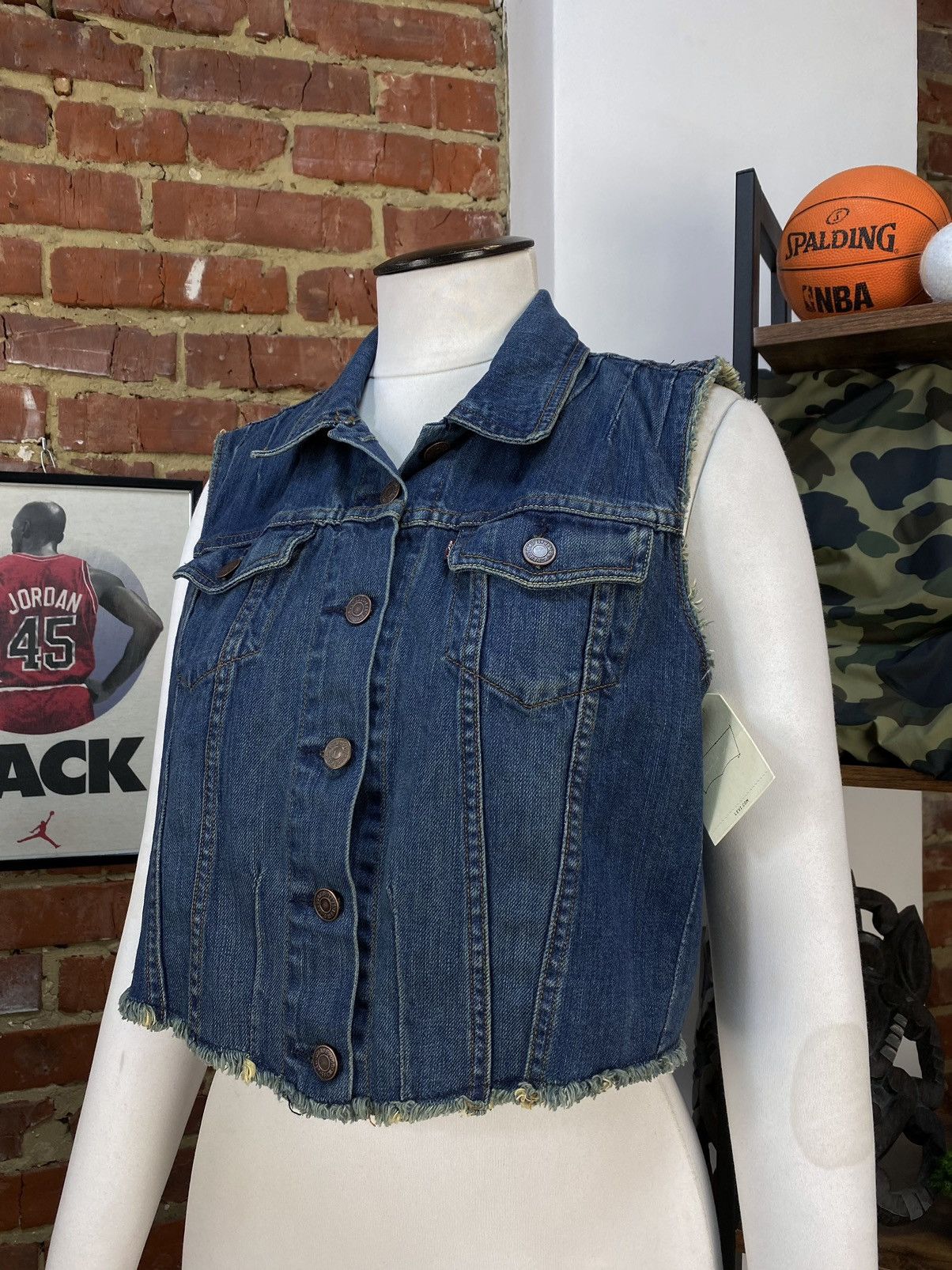 Levi's NWT Women's Levi's Distressed Jeans Vest Size M / US 6-8 / IT 42-44 - 5 Thumbnail