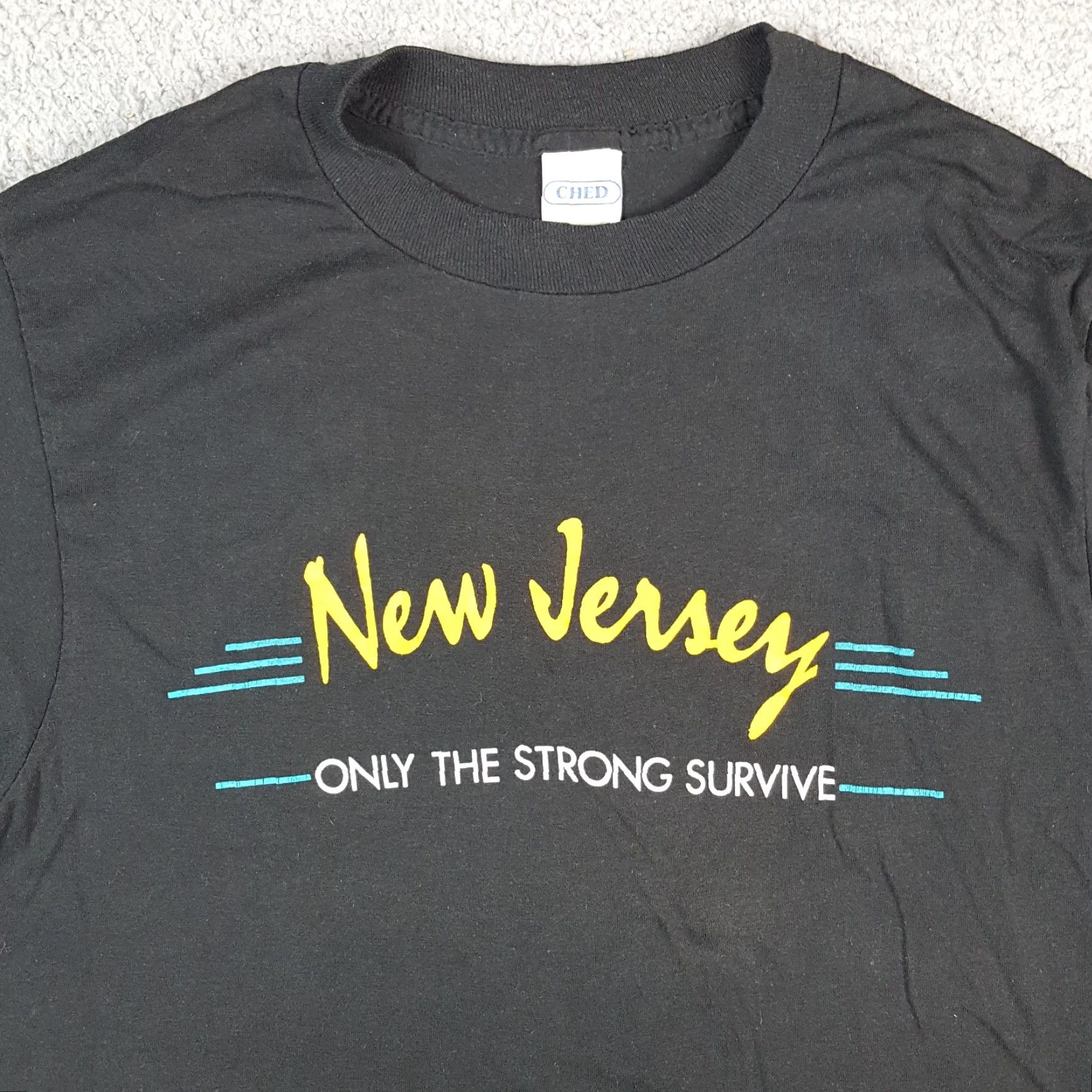 Anvil VINTAGE New Jersey Only The Strong Survive 80s Funny City Black T Shirt XS Mens Anvil Cotton Short Sleeve Crew Neck T-Shirt Size US XS / EU 42 / 0 - 3 Thumbnail