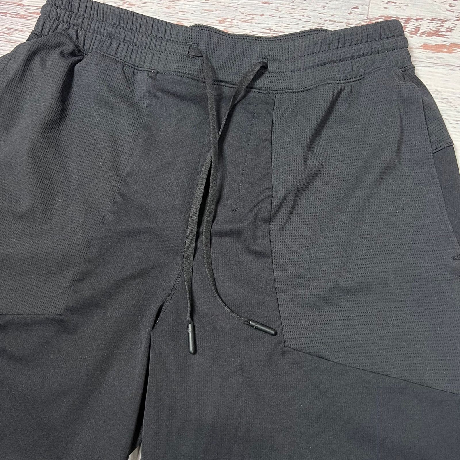 Lululemon Lululemon Real Reset Short 13" SIZE S Black Breathable Mesh Size US 29 - 5 Thumbnail