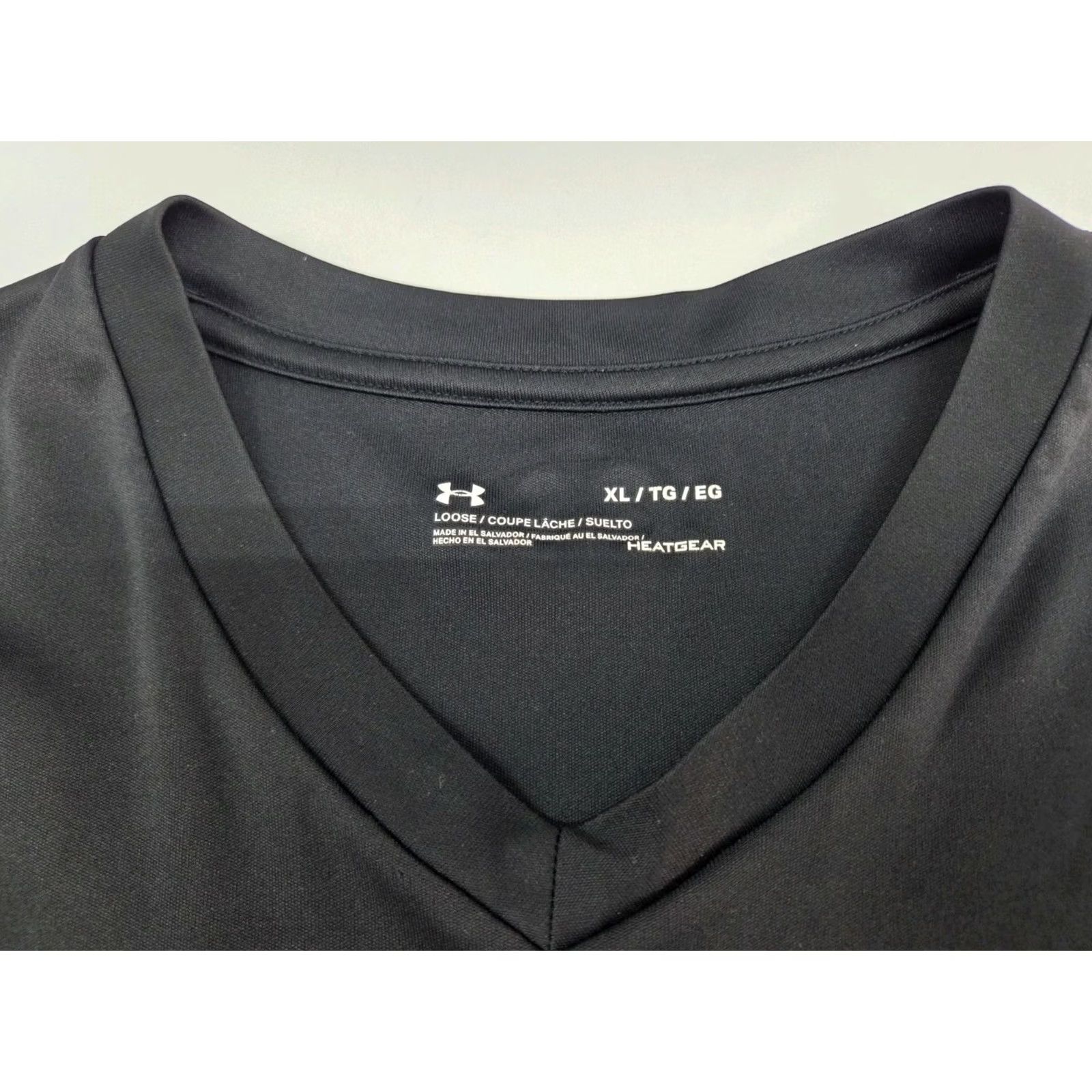 Under Armour Under Armour Mens Short Sleeve V Neck Loose HeatGear Black Shirt XL Size US XL / EU 56 / 4 - 2 Thumbnail