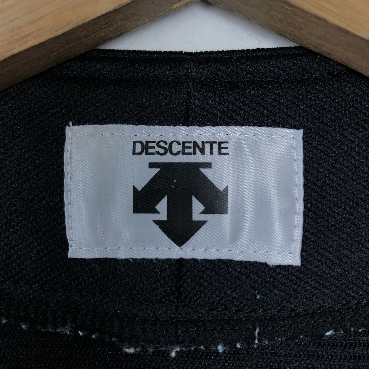 Descente VINTAGE JERSEY TEAM SHIRT DESCENTE SPORTS Size US L / EU 52-54 / 3 - 7 Thumbnail