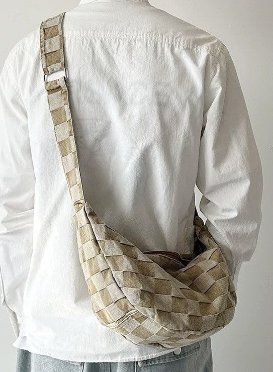 Japanese Brand 2000s aesthetic outdoor checkerboard messenger bag hobo bag Size ONE SIZE - 1 Thumbnail