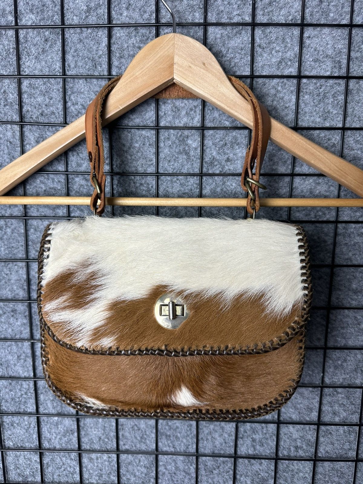 Genuine Leather Vintage Cowhide Leather Adjustable Strap Flap Bag Size OS Size ONE SIZE - 2 Thumbnail