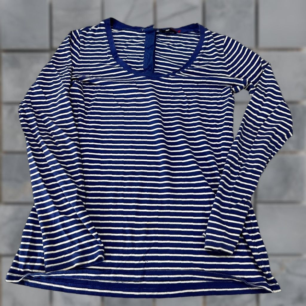 Gap Gap Tee Shirt Women M Blue White Striped Long Sleeve Pilling Holes Vintage? No Minimalist Casual Modern T-Shirt Pullover Nonguarded Size M / US 6-8 / IT 42-44 - 1 Thumbnail