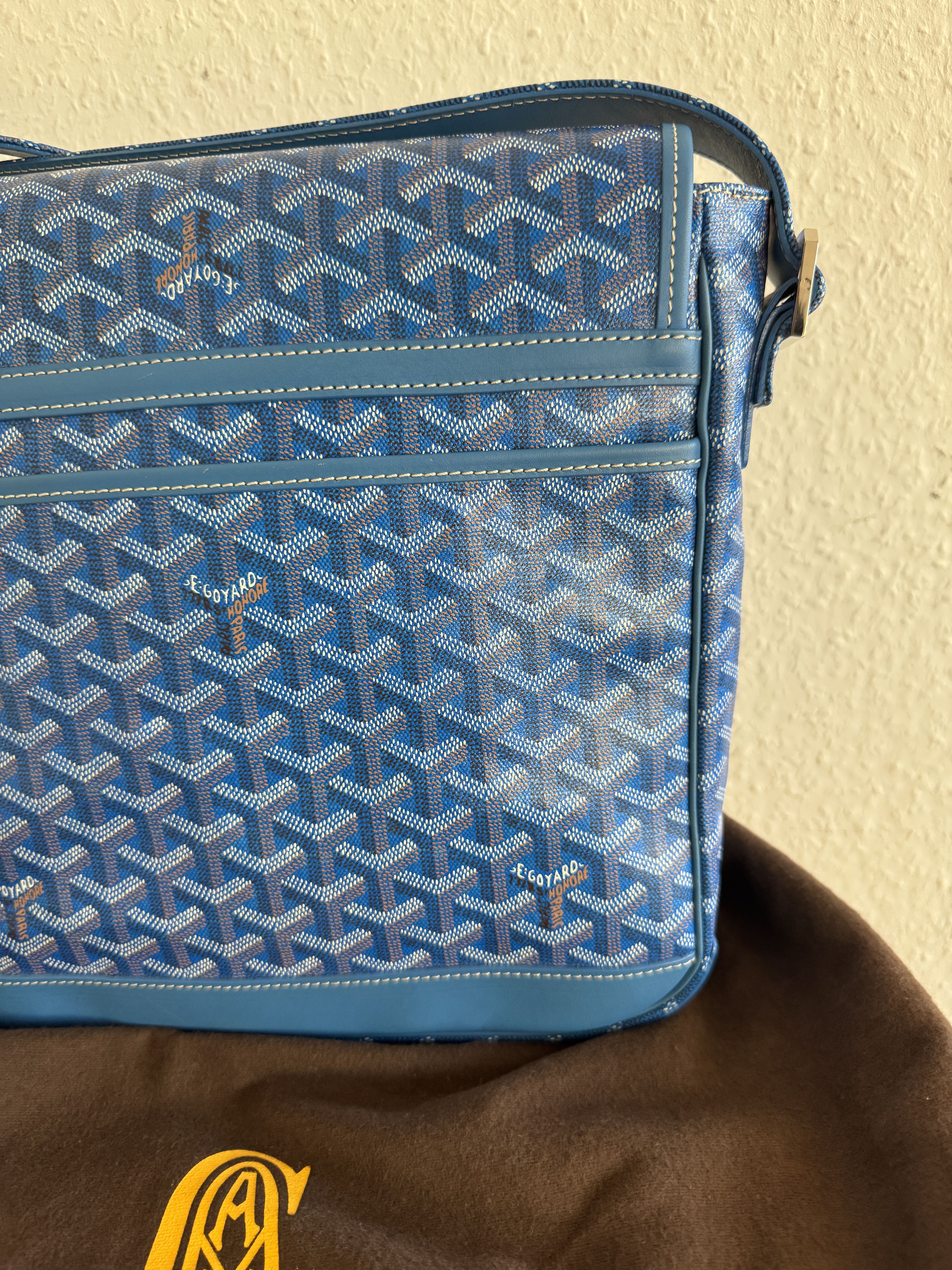 Grand Bleu MM Messenger Bag – Sky Blue