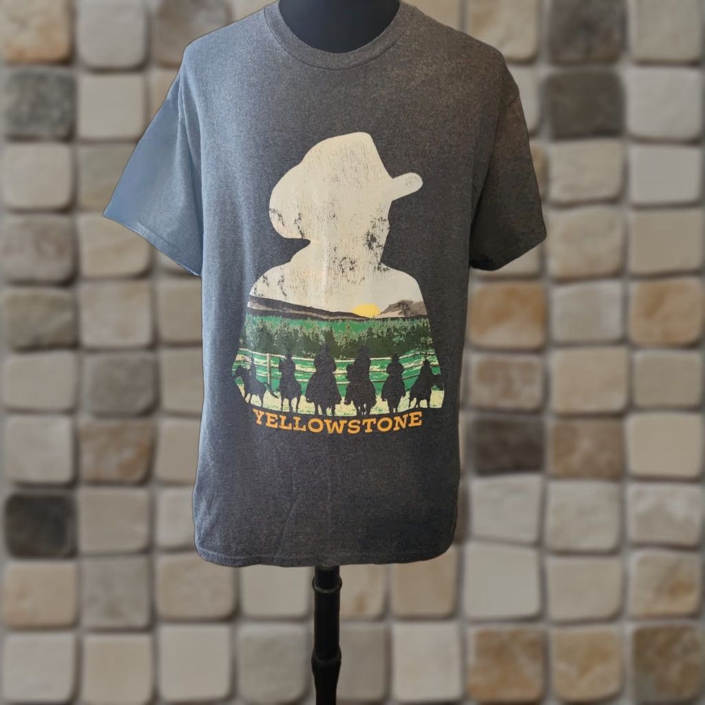 Vintage Yellowstone Dutton Ranch T Shirt XL Gray Graphic Print Short Sleeve Crew Neck Unisex Adults Men Women Size US XL / EU 56 / 4 - 1 Thumbnail