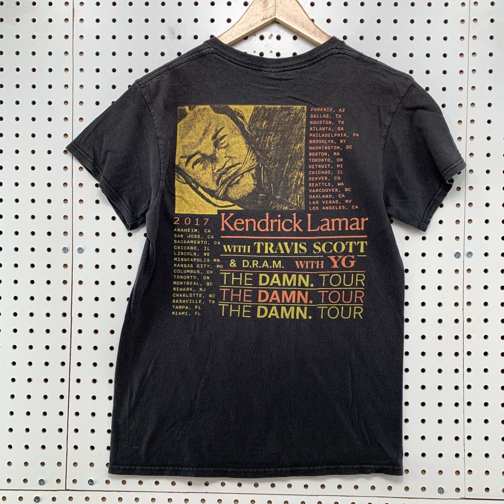 Delta Kendrick Lamar The Damn Tour Shirt Mens Small Black Rap Tee Delta Shirt Mens Small Black (Note: must avoid new information; adjust) Size US S / EU 44-46 / 1 - 2 Thumbnail