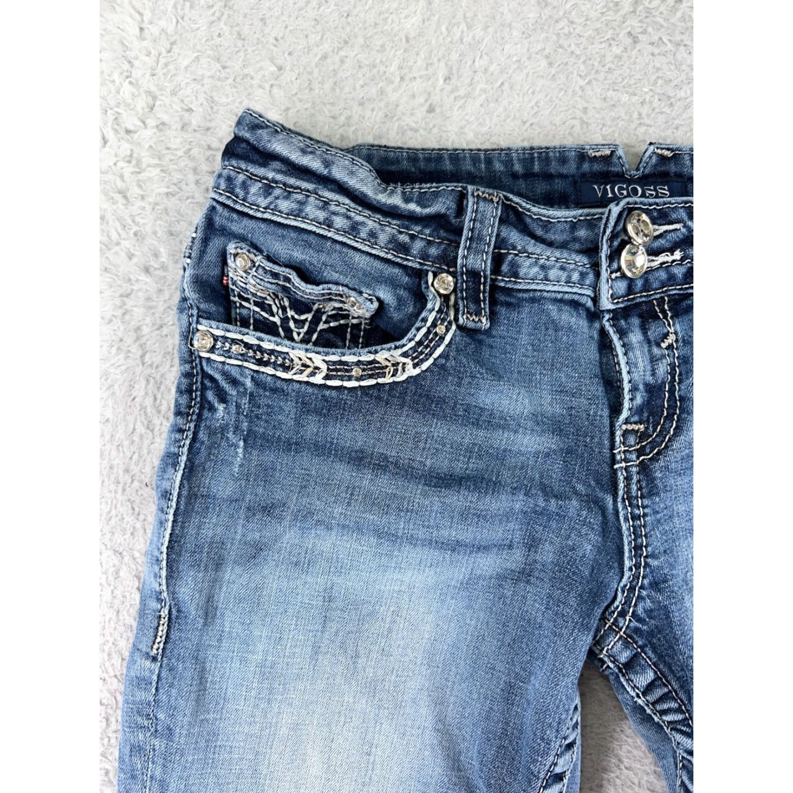 VIGOSS Womens Jeans Capri Denim Blue 7 Capris Embroidered Rhinestone Jeans 5-Pocket Style Modern Rise Regular Adult Womens Bootscut?