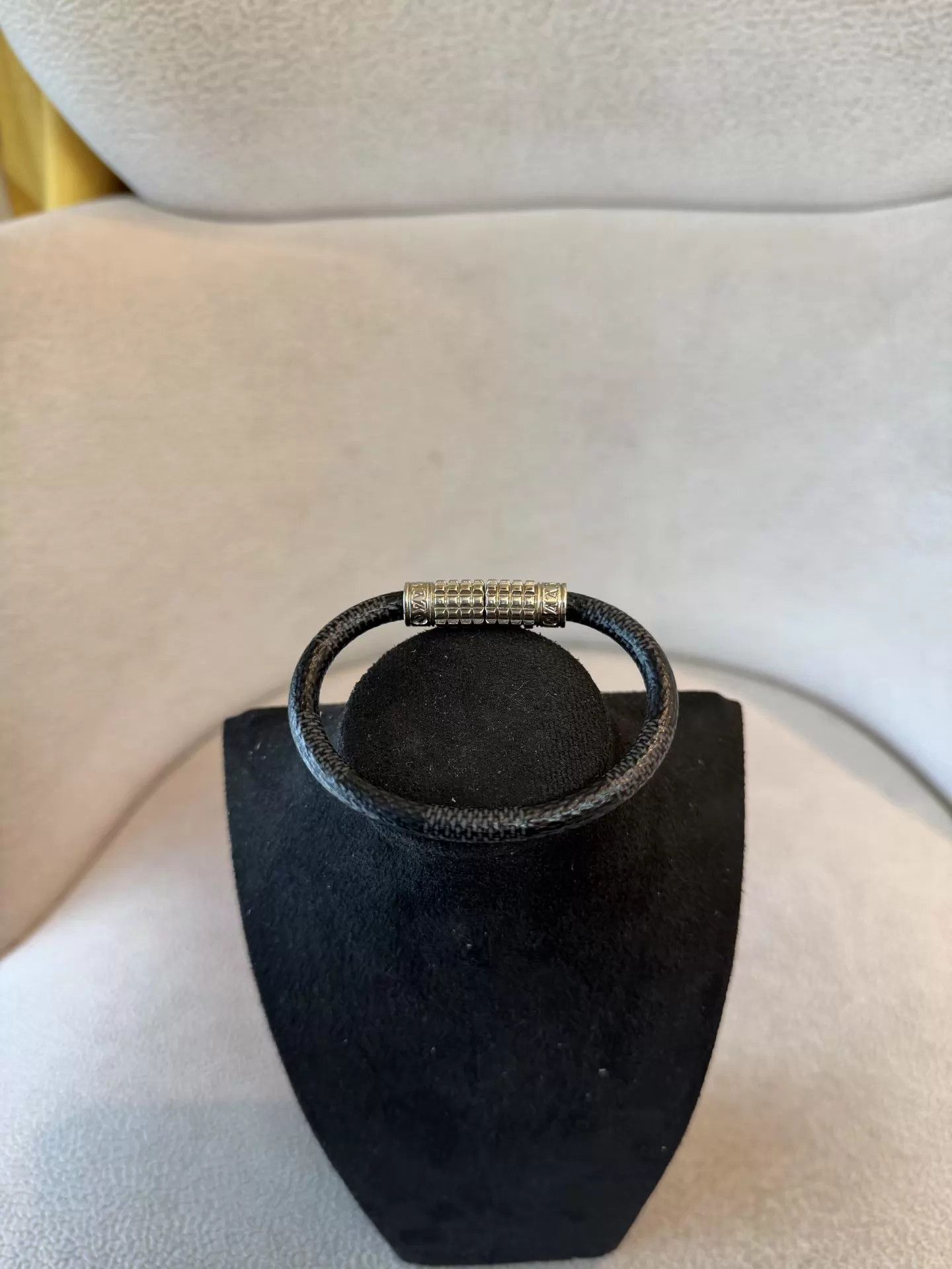 Louis Vuitton LV Blk Leather Bracelet Silver Crystal Buckle Mint Size ONE SIZE - 2 Thumbnail