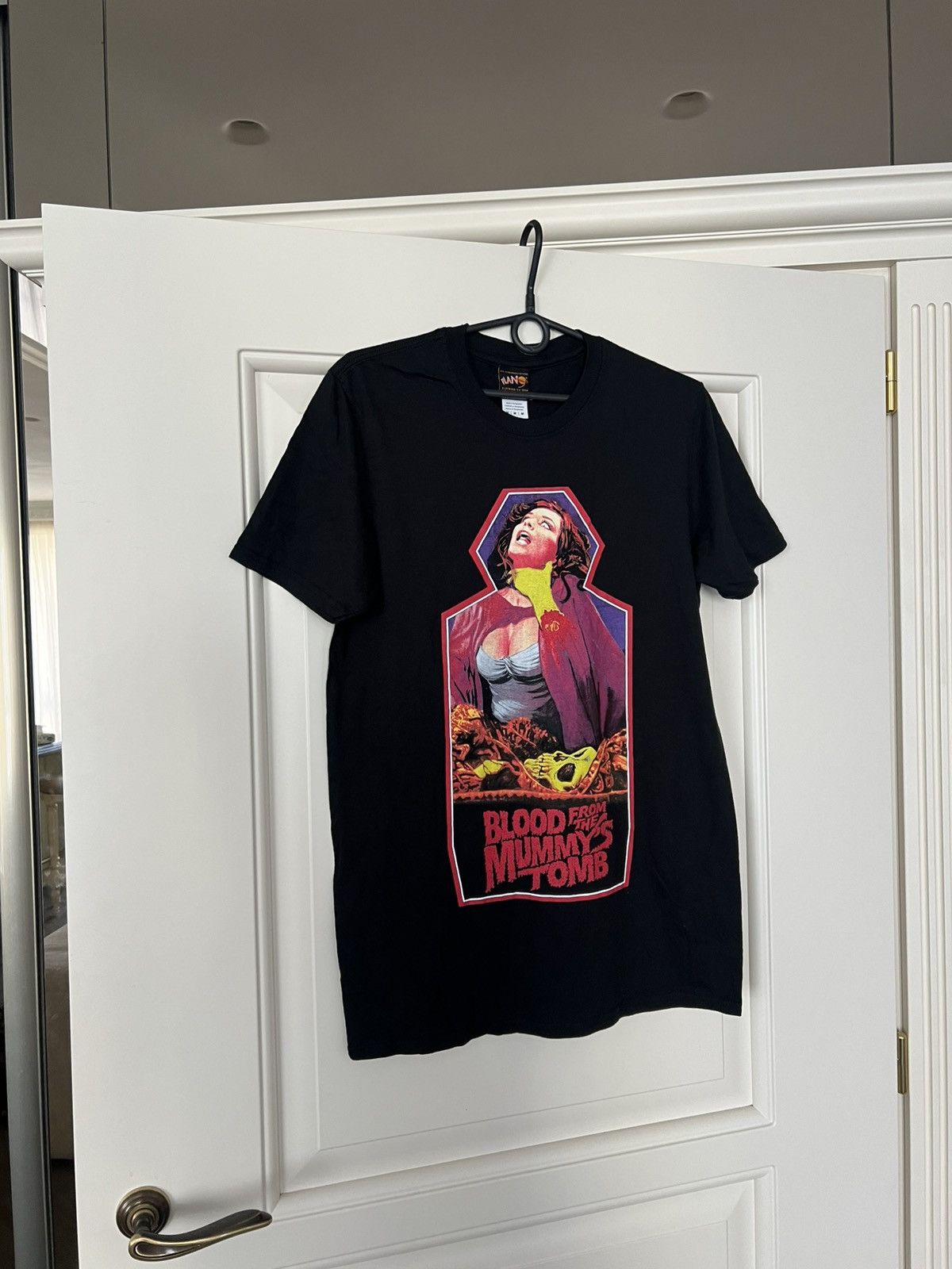 Expert Horror Blood from the Mummy’s Tomb Hammer Horror Movie T-Shirt Tee Size US M / EU 48-50 / 2 - 3 Thumbnail