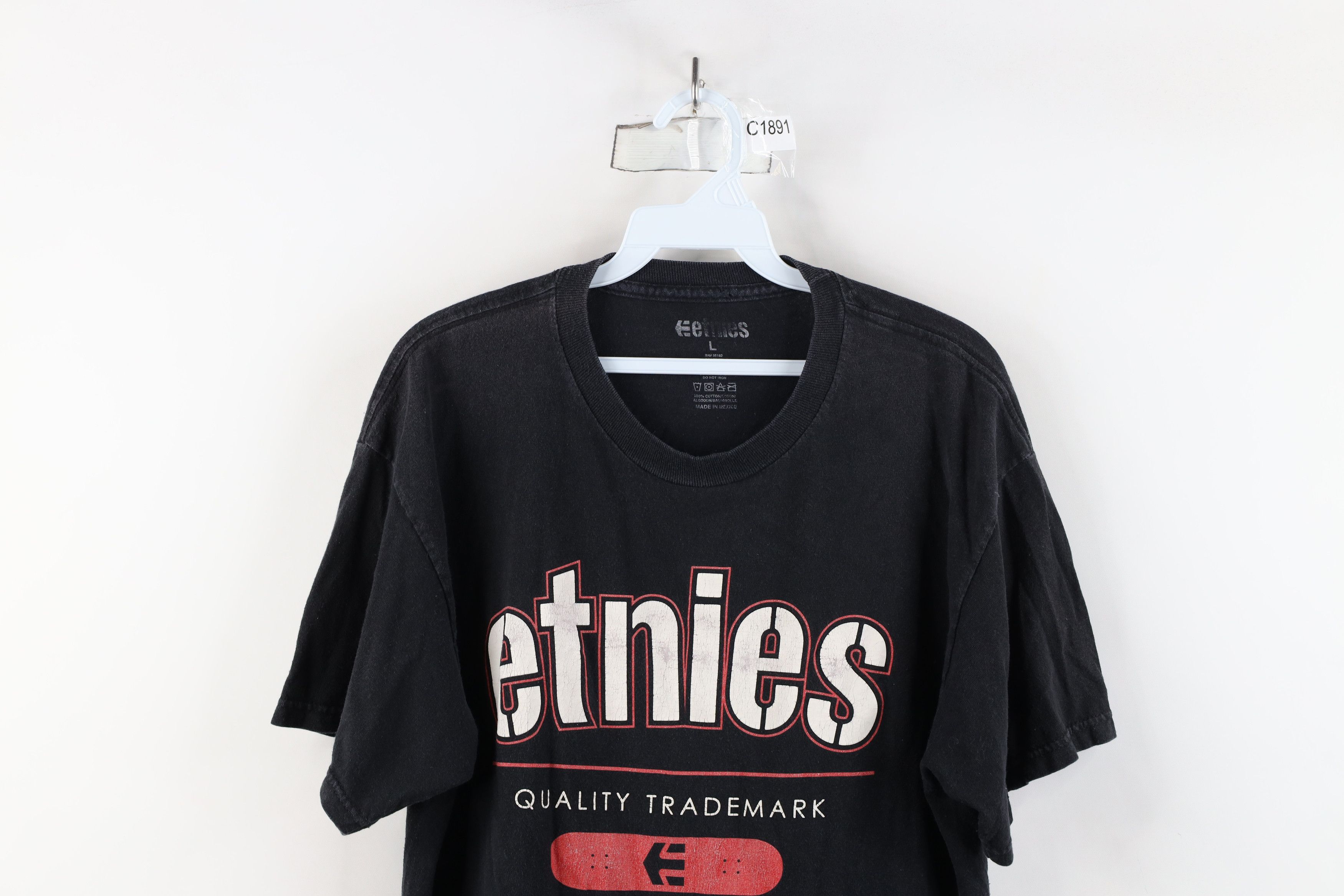 Etnies × Vintage Vintage Etnies Skateboarding Out Big Logo T-Shirt Black Size US L / EU 52-54 / 3 - 2 Thumbnail