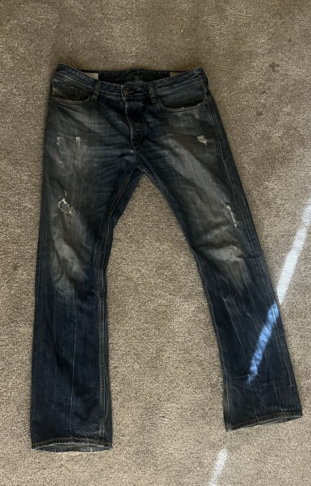 Regular slim boot cut diesel jeans. Wash 00889