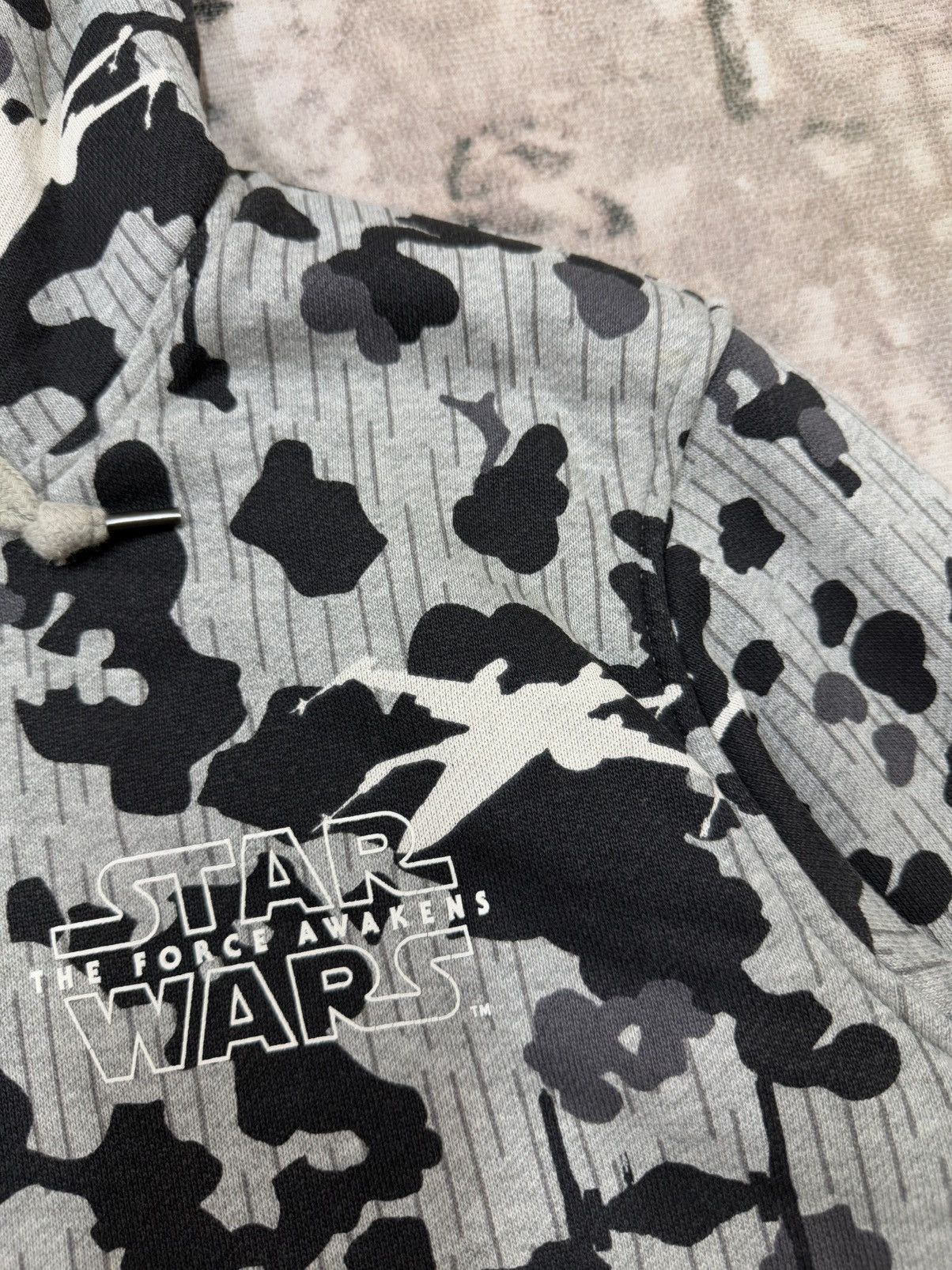 Star Wars × Uniqlo Uniqlo Star Wars The Force Awake Sheerpa ZipUp Sweater Hodie Size US M / EU 48-50 / 2 - 7 Thumbnail
