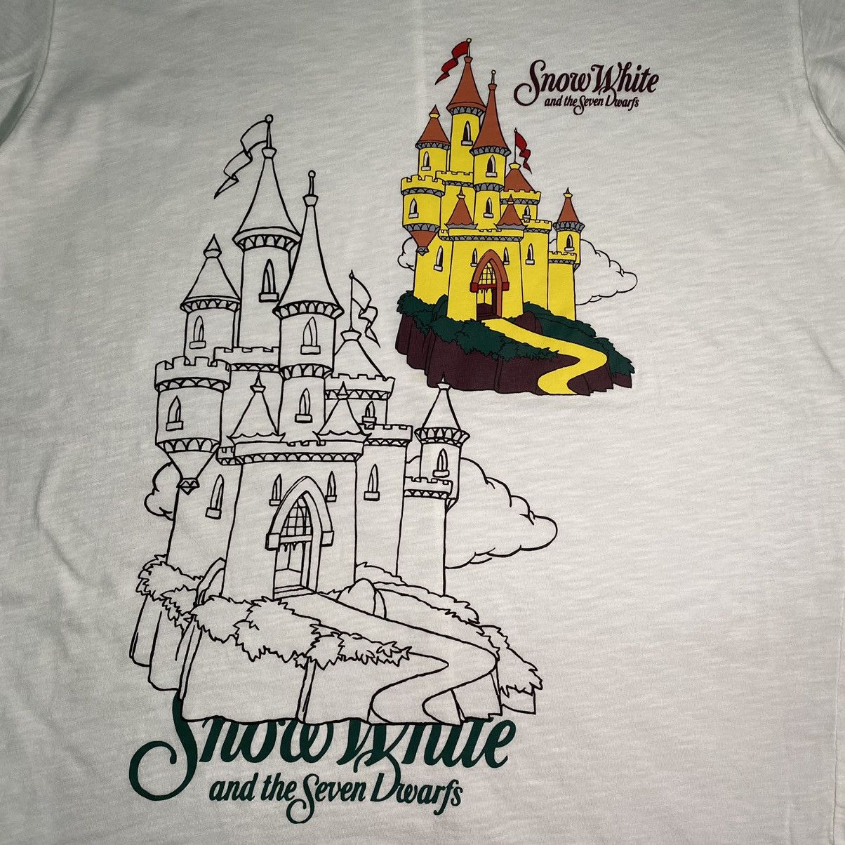Disney Uniqlo Undercover Snow White and the Seven Dwarfs T Shirt Size US L / EU 52-54 / 3 - 5 Thumbnail