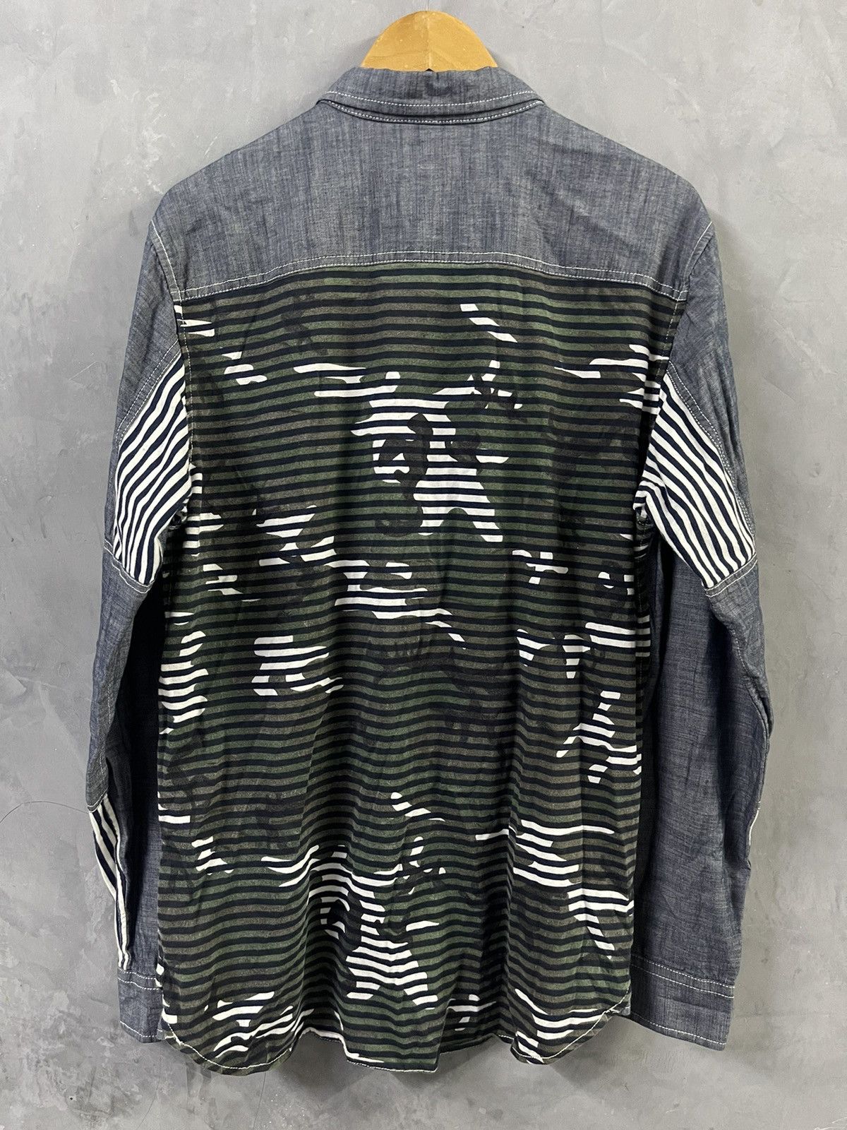 izzue IZZUE - X04 ARMY - Chambray + Camo Shirt Size US XL / EU 56 / 4 - 6 Thumbnail