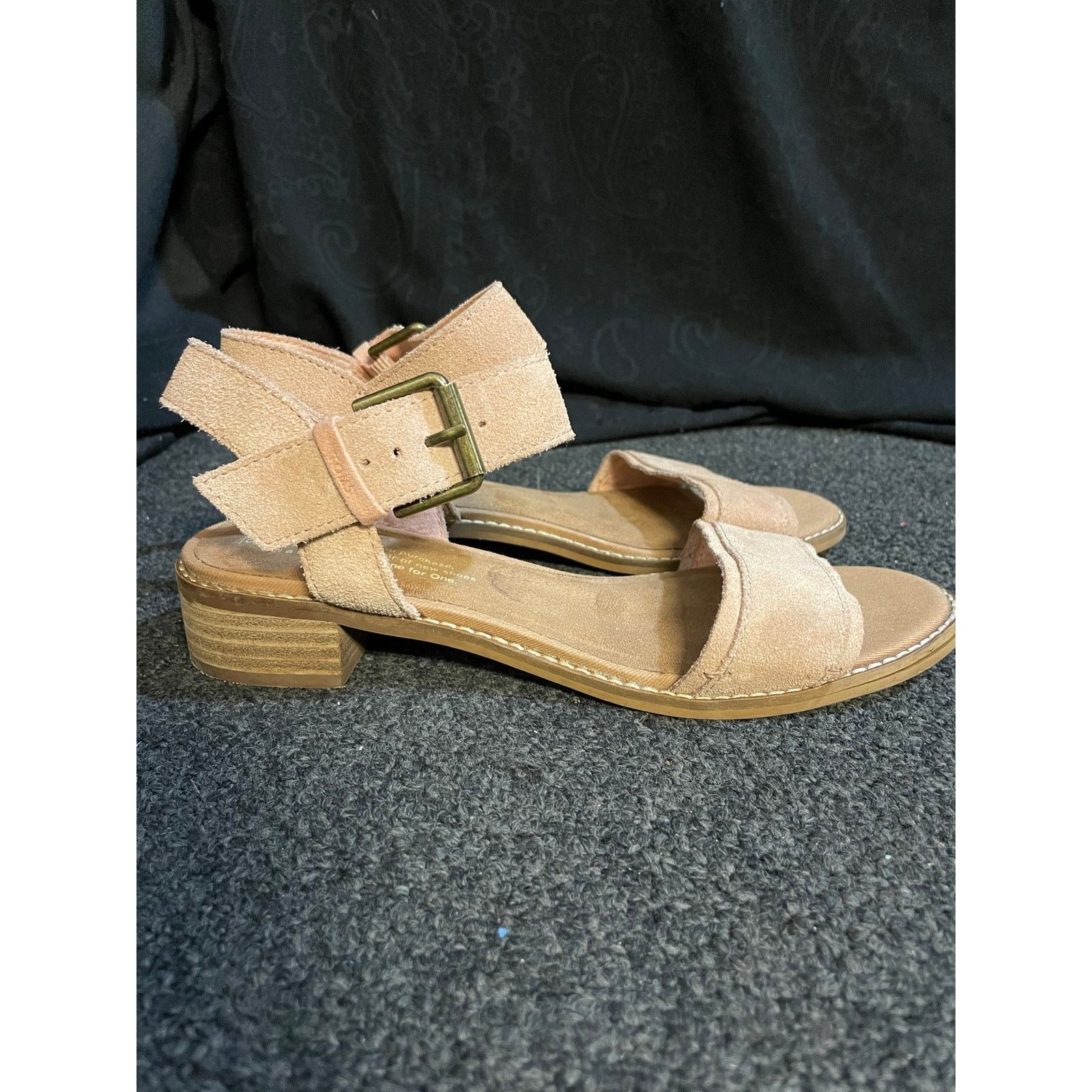 Toms TOMS Camilia Pink Suede Sandal Block Heel Ankle Strap 6.5 Size US 6.5 / IT 36.5 - 2 Thumbnail