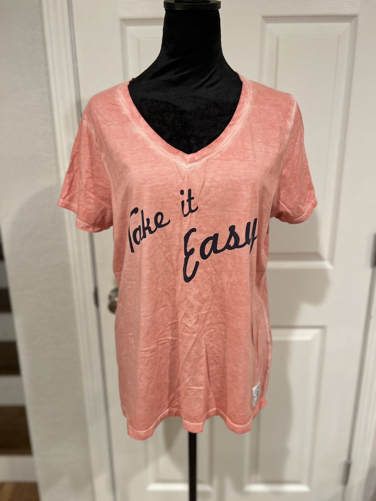 Tommy Hilfiger Tommy Hilfiger Casual Coral V-Neck Graphic T-Shirt Size XL Size XL / US 12-14 / IT 48-50 - 1 Thumbnail