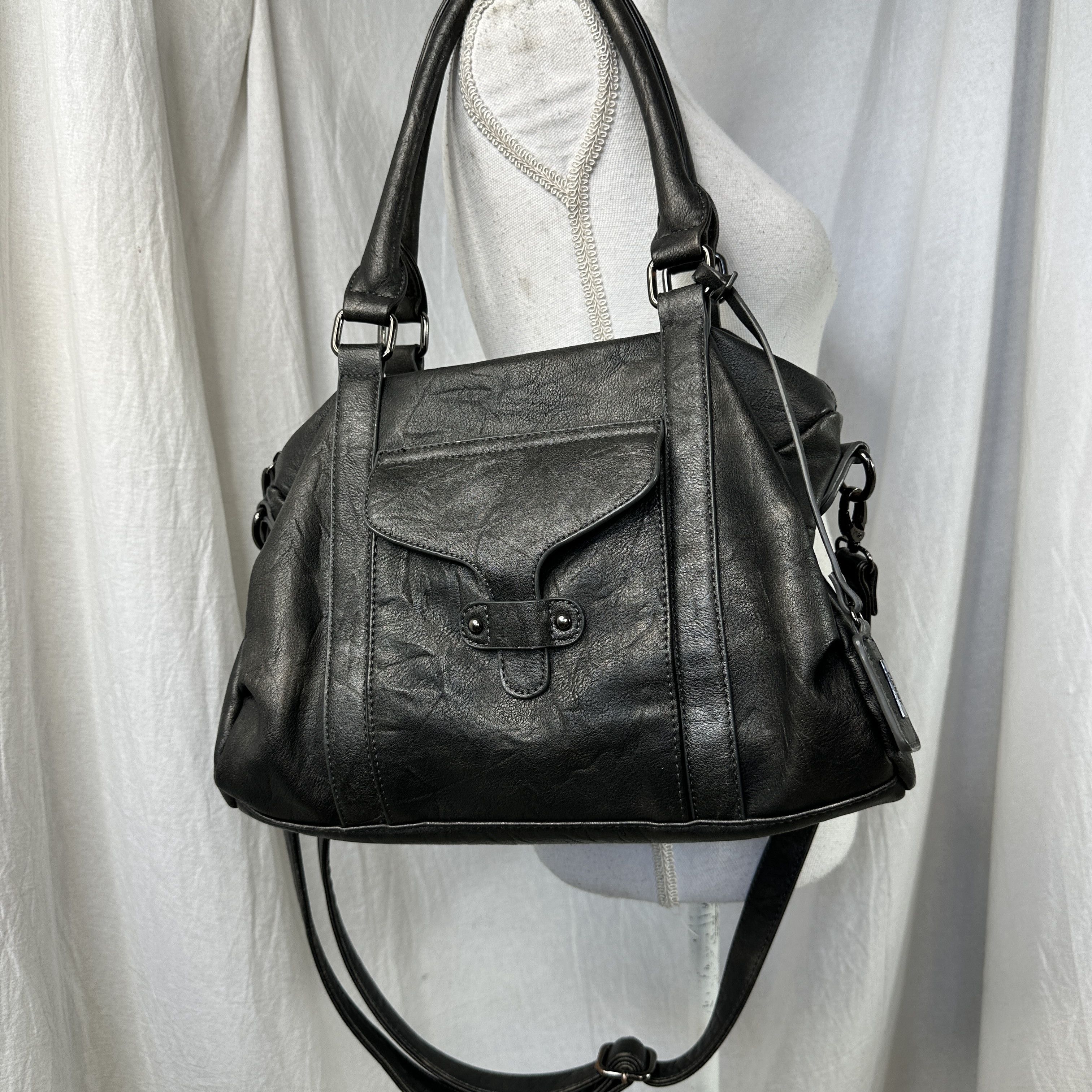Vintage Vintage Avant Garde Faux Leather Shoulder Bag 00s Size ONE SIZE - 1 Thumbnail