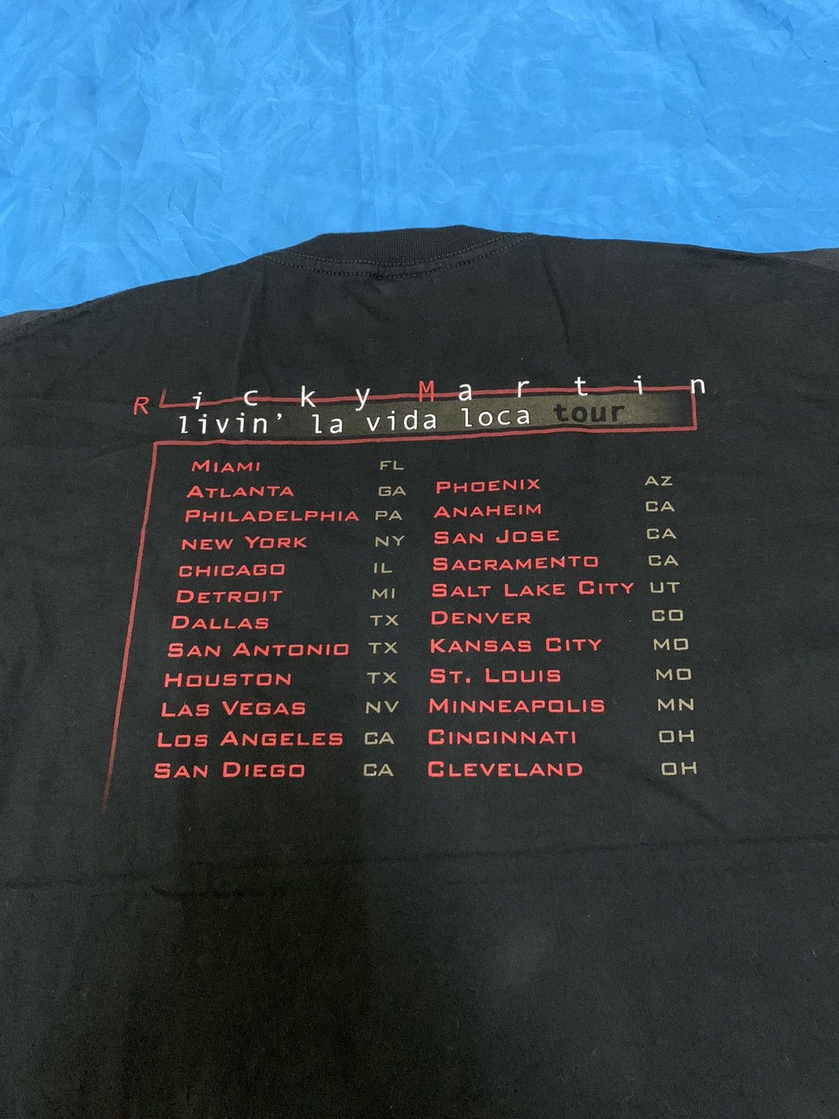 Band Tees Vintage Ricky Martin Livin' La Vida Loca Tour ©️1999 Size US L / EU 52-54 / 3 - 5 Thumbnail