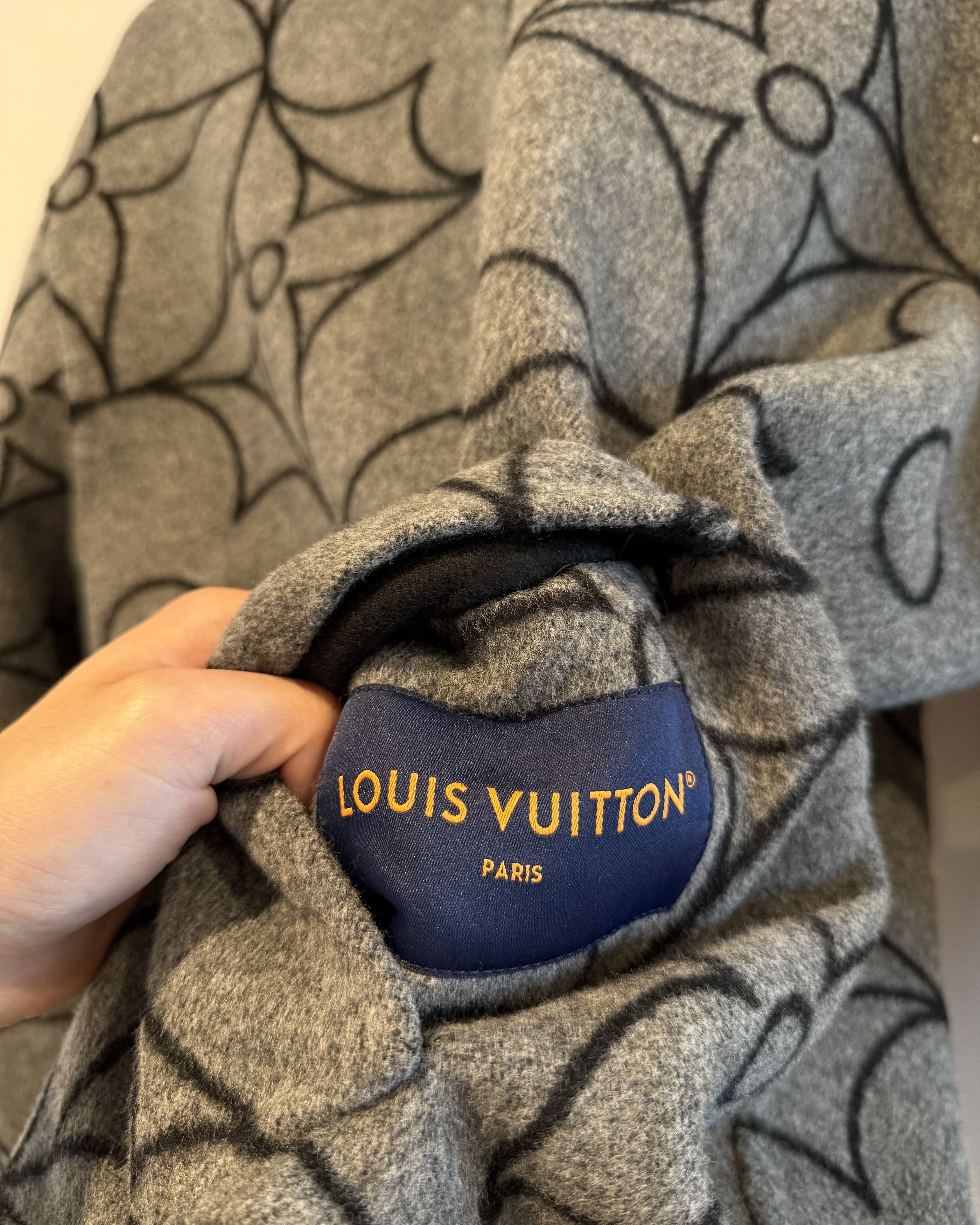 Louis Vuitton Louis Vuitton Reversible Monogram Flower Shearling Hoodie Size US M / EU 48-50 / 2 - 4 Thumbnail