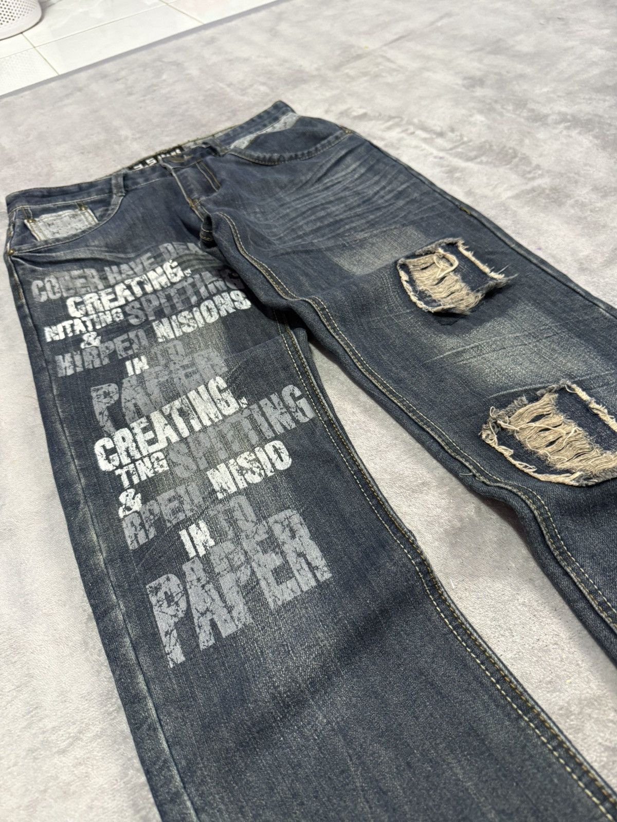 Japanese Brand × LOWBOX A.S Jeans Japan Poems Distressed Claw Mark Jeans Size US 29 - 7 Thumbnail