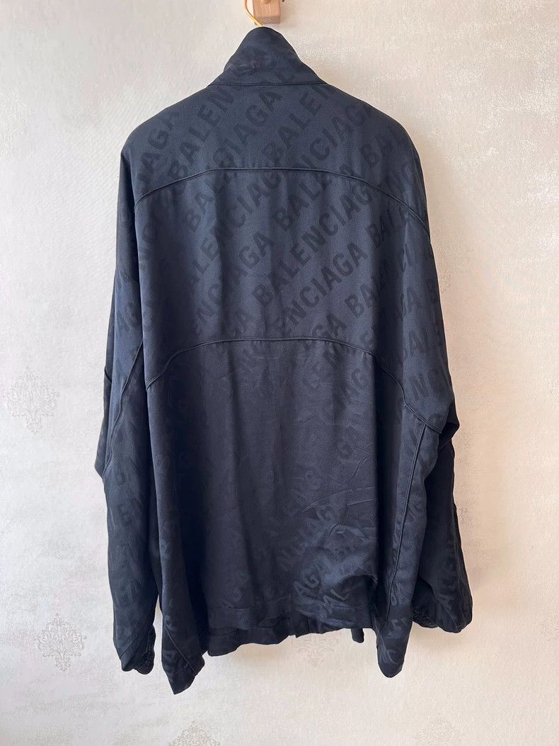 Balenciaga Balenciaga Full logo jacket 2502-Nextarrow Size XS / US 0-2 / IT 36-38 - 2 Thumbnail