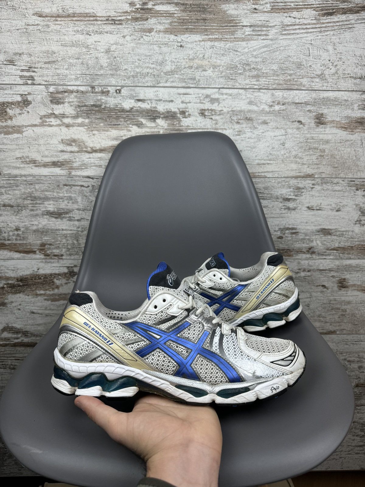 Mens Vintage Asics Gel Kayano 17 Sneakers Shoes Y2K in White (Size 11)