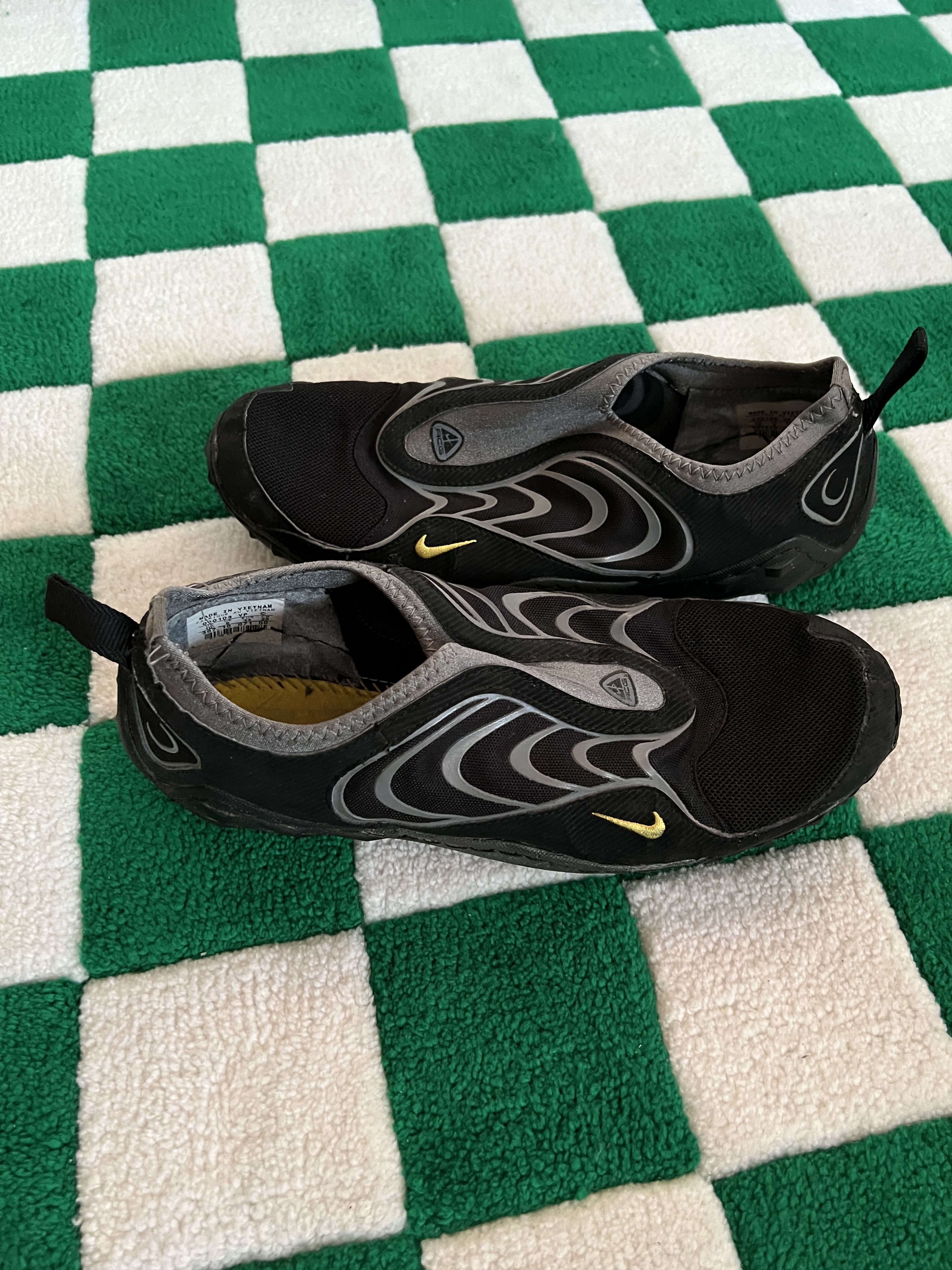 nike acg aqua sock