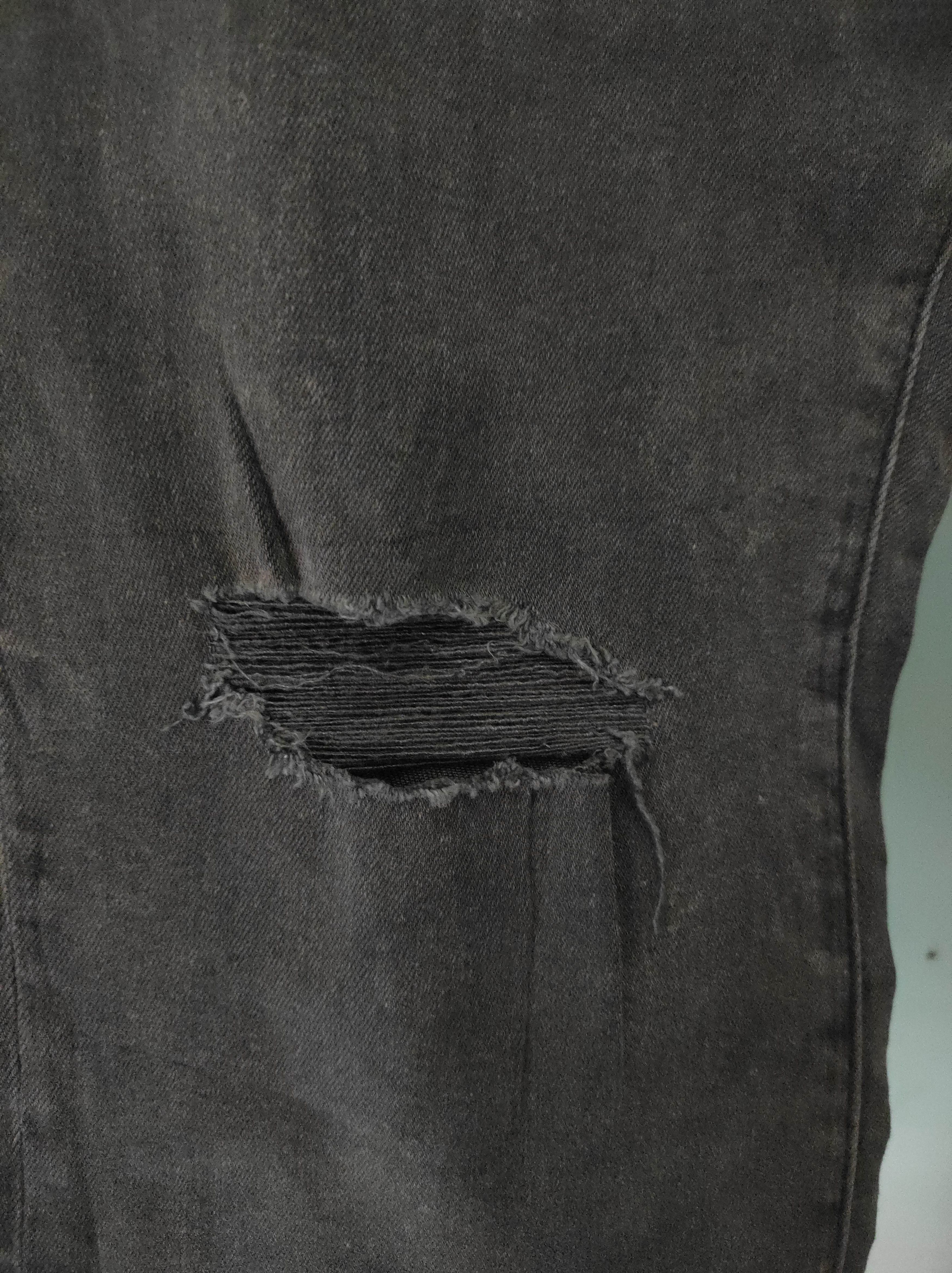 GU × Undercover Gu x Undercover Ripped Jeans Size US 29 - 10 Thumbnail