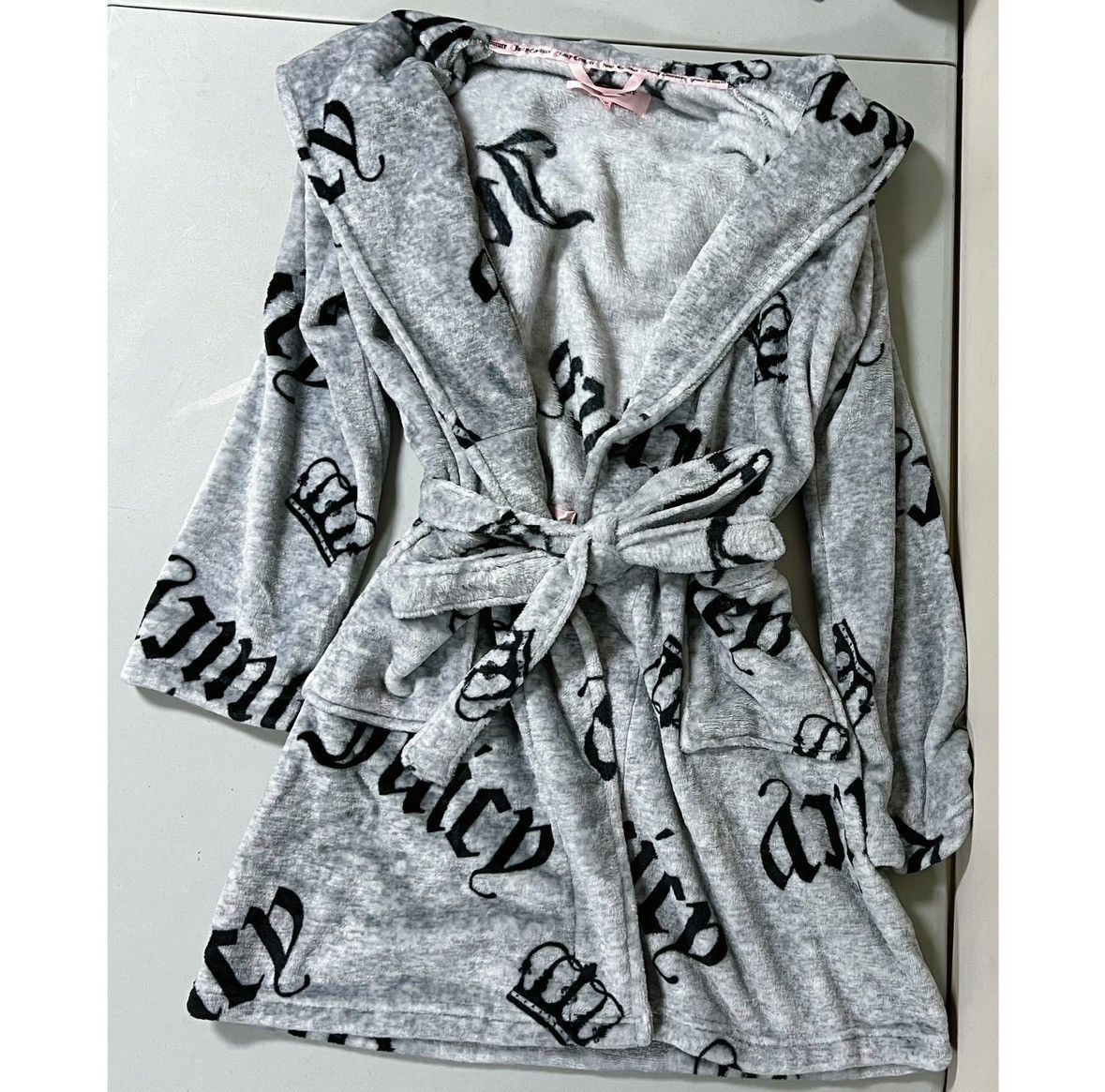 Juicy Couture Juicy Couture Gray Y2K Plush Hooded Robe Bathrobe Size S/M👑✨ Size ONE SIZE - 2 Thumbnail